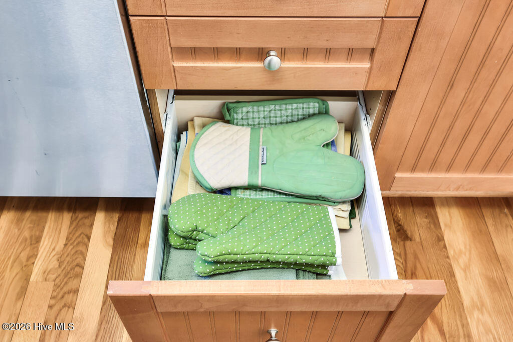 100564963 | Photo 47