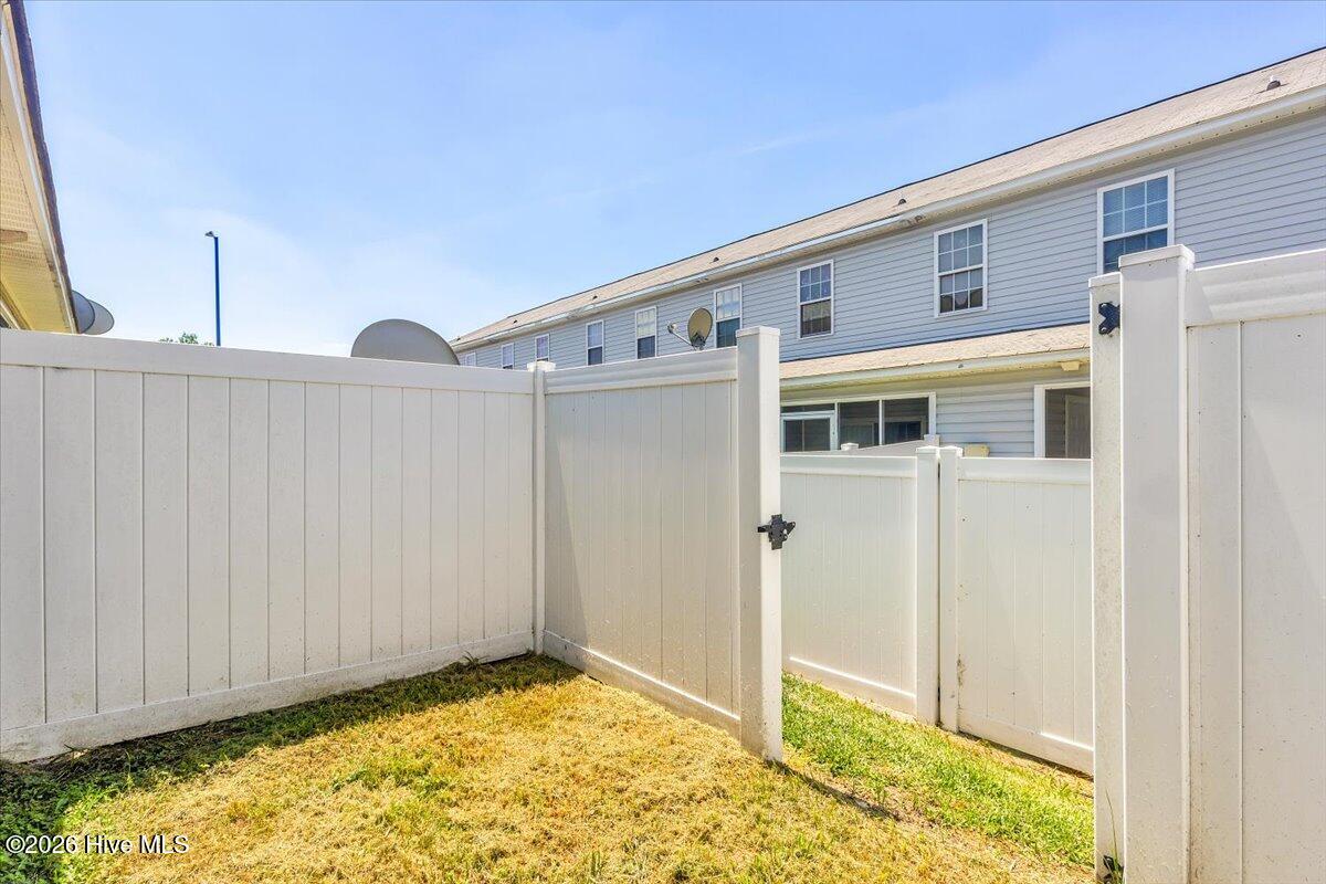 100580603 | Photo 18
