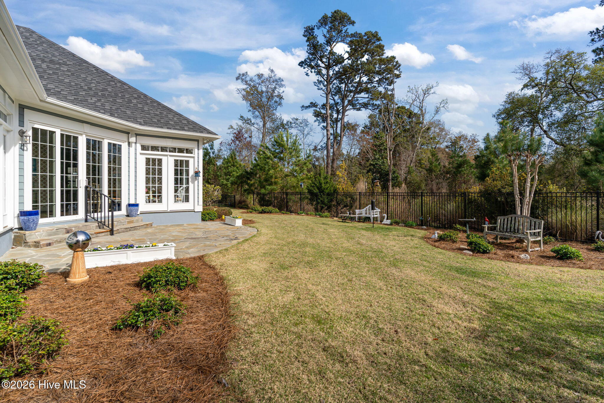 100561324 | Photo 33