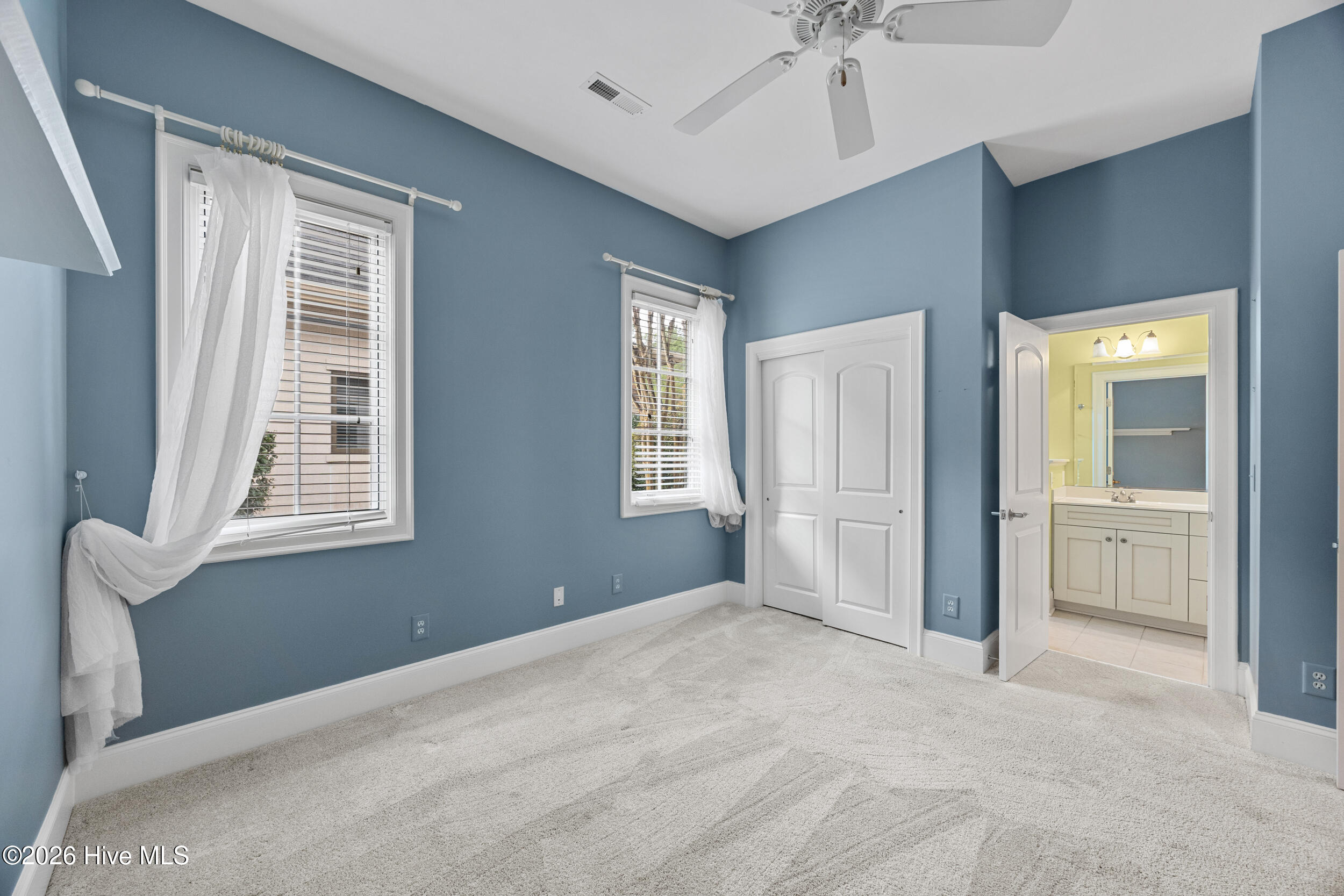 100547162 | Photo 40