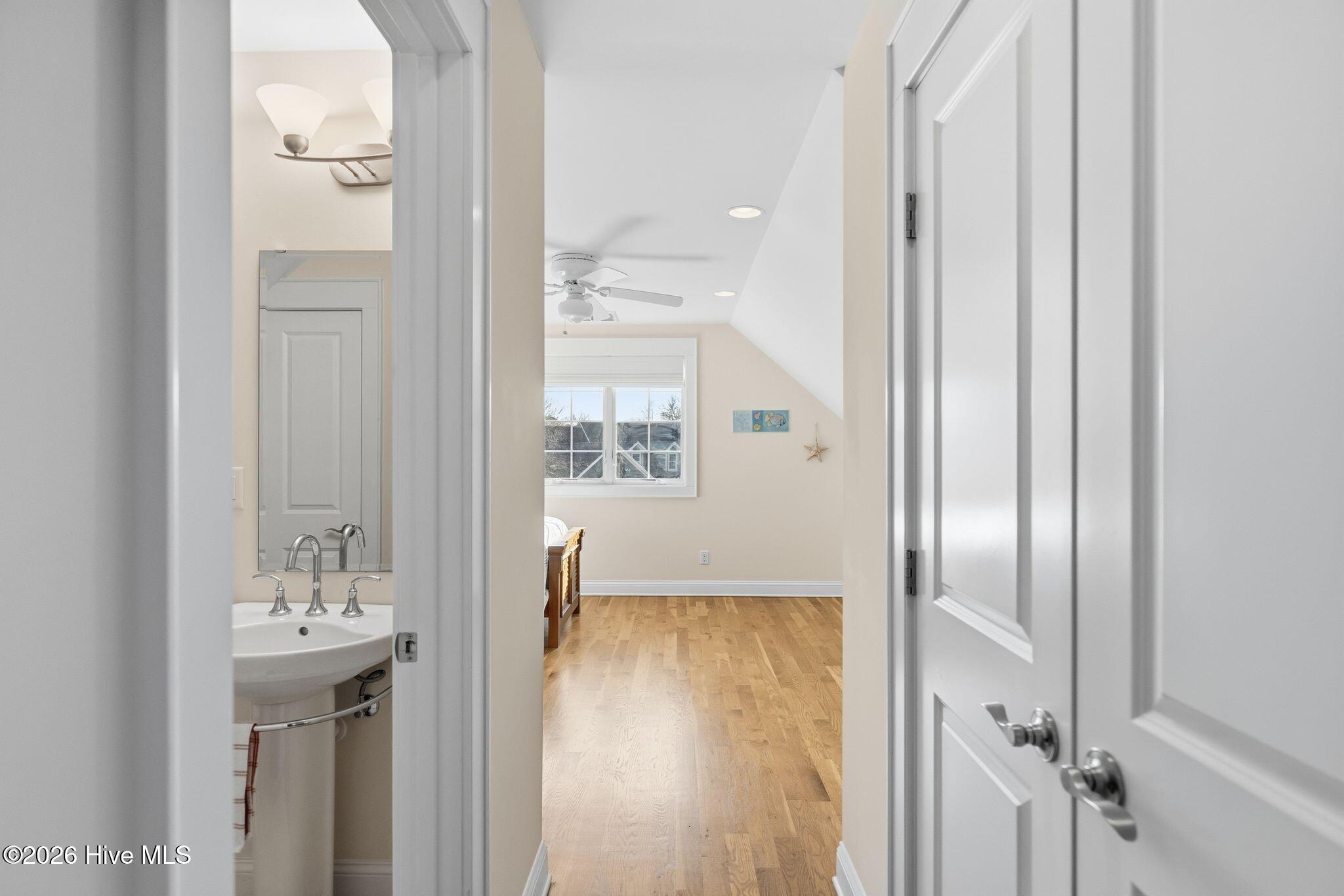 100553774 | Photo 57