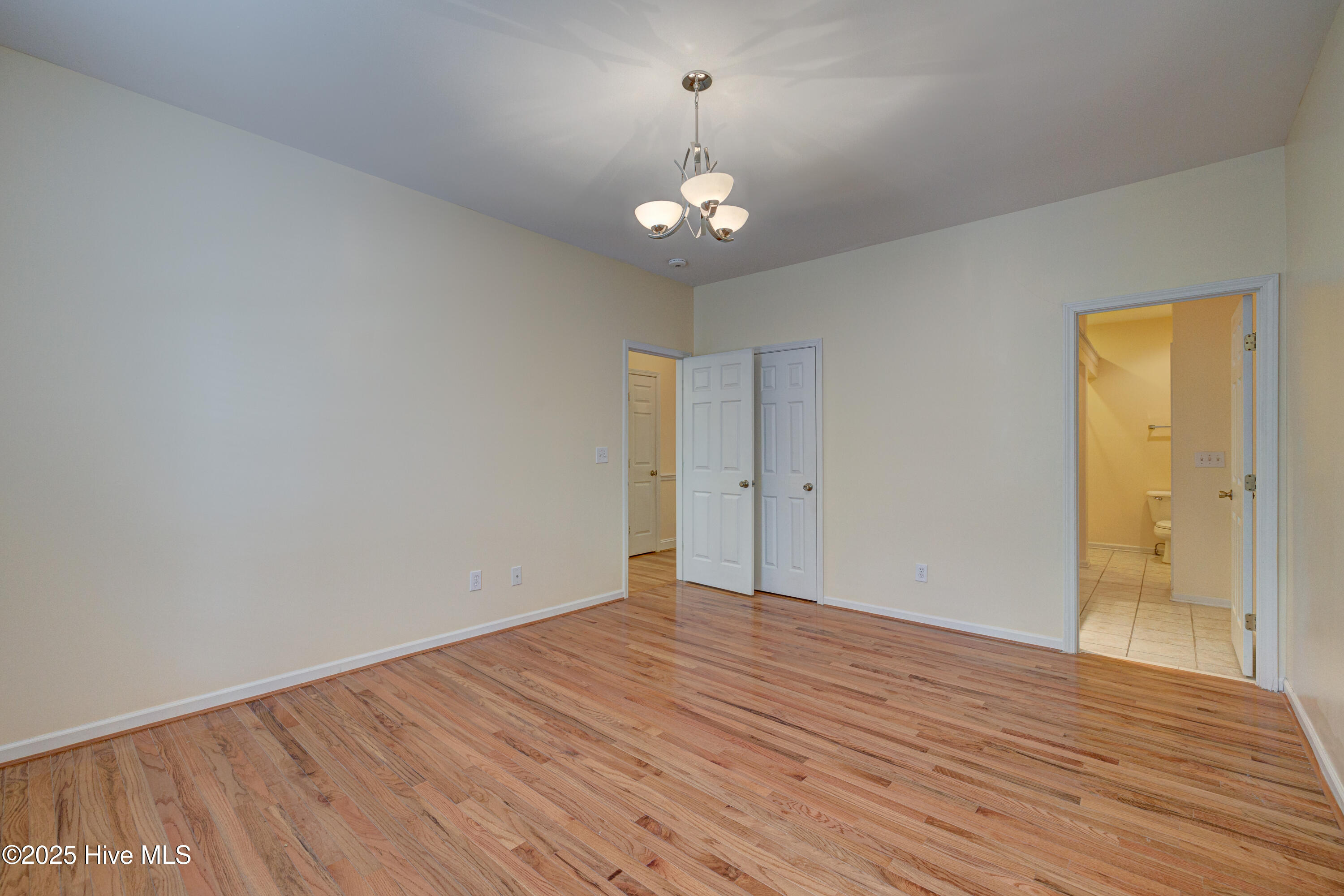 100567559 | Photo 21