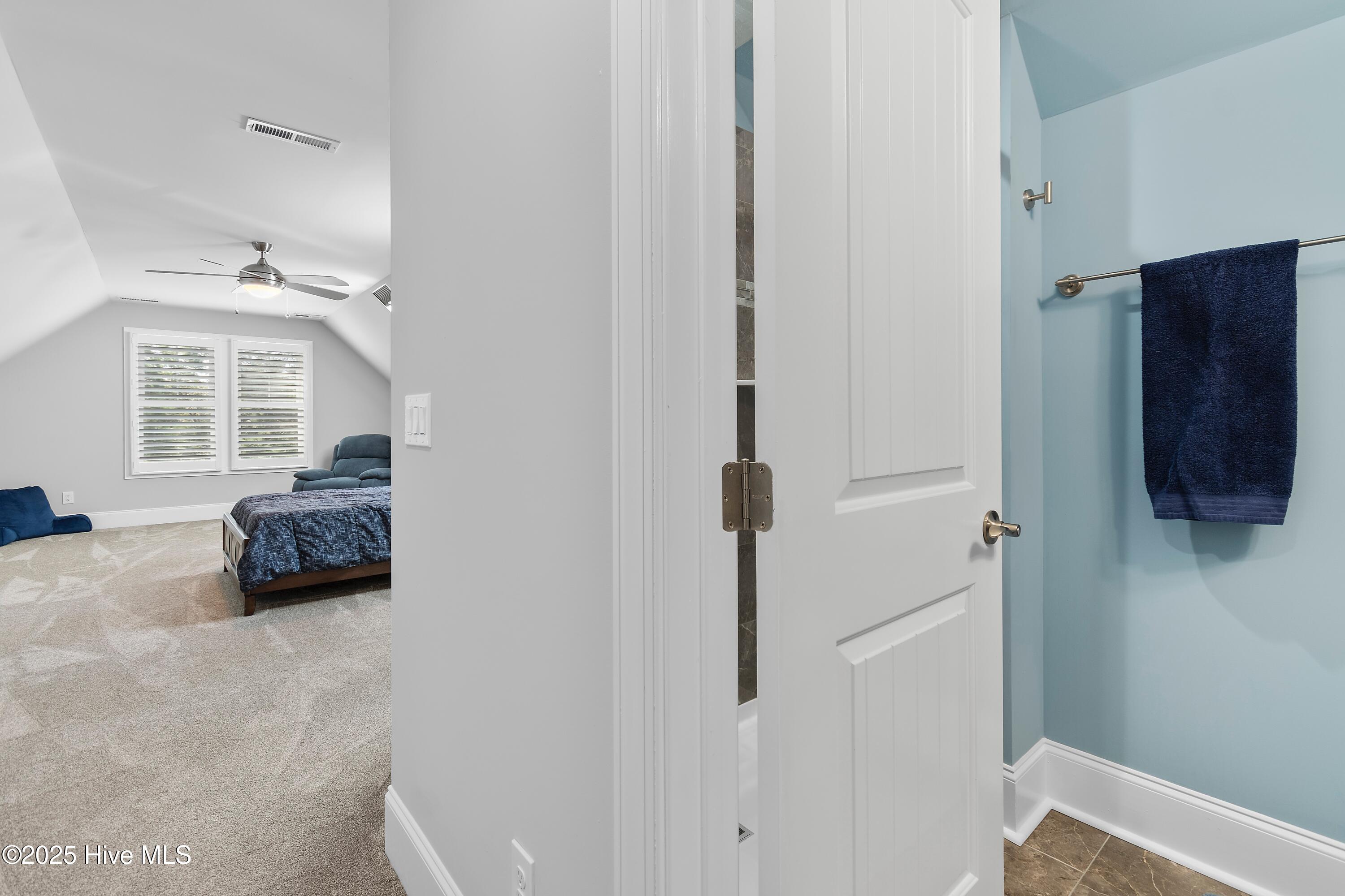 100518411 | Photo 45