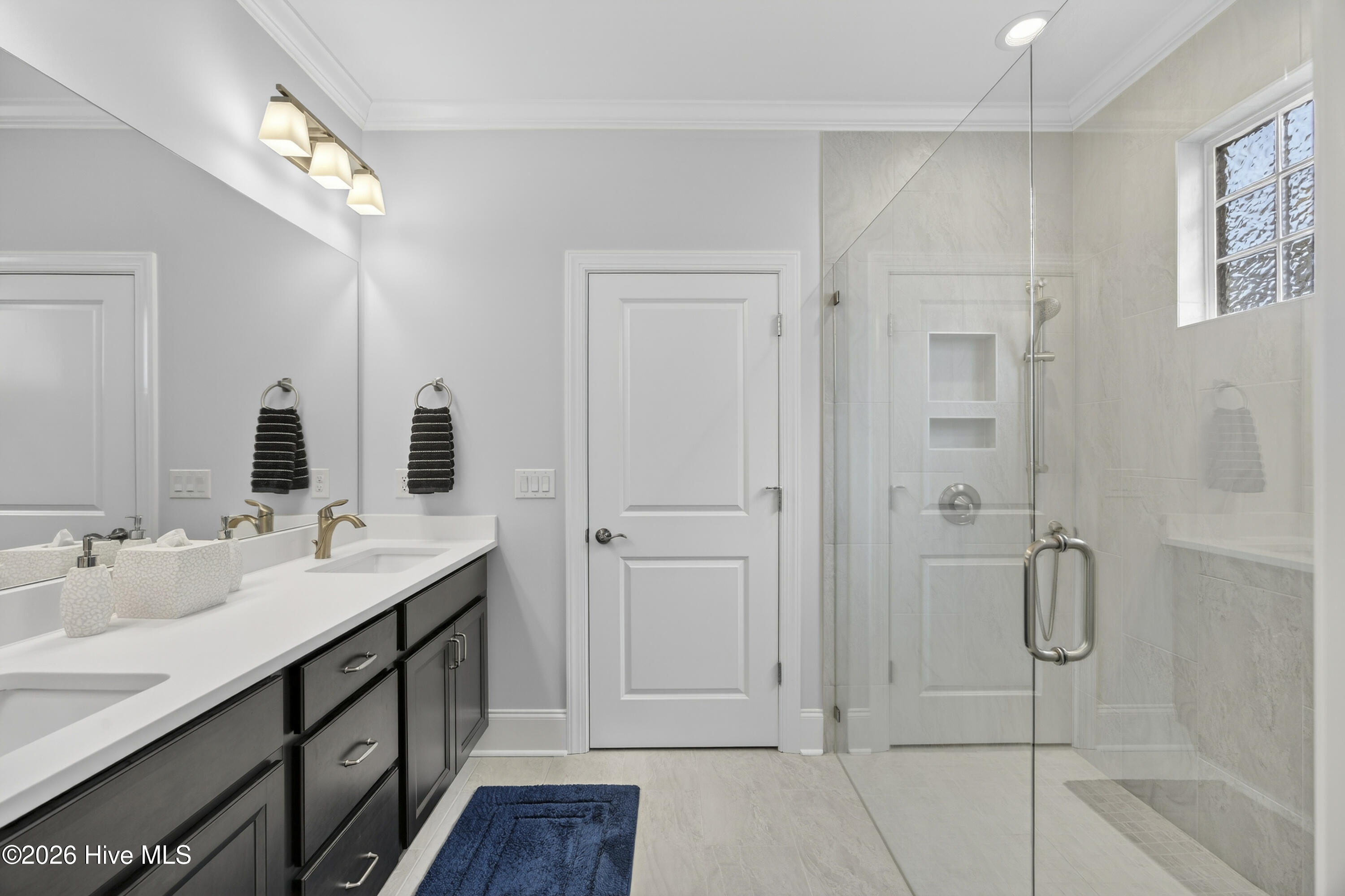 100551678 | Photo 42