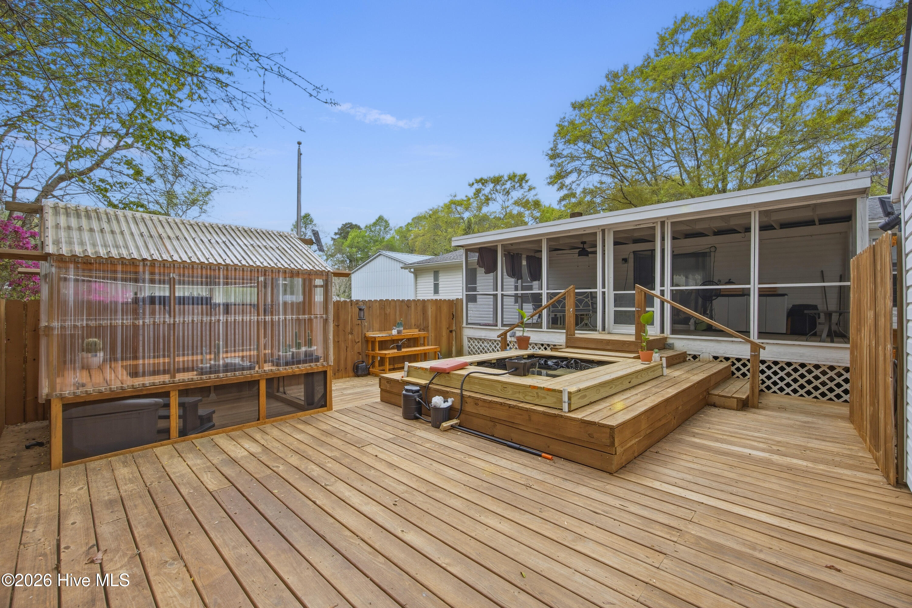 100565028 | Photo 36