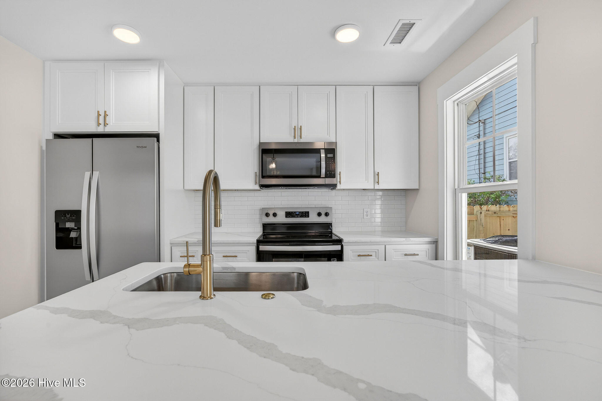 100542142 | Photo 14