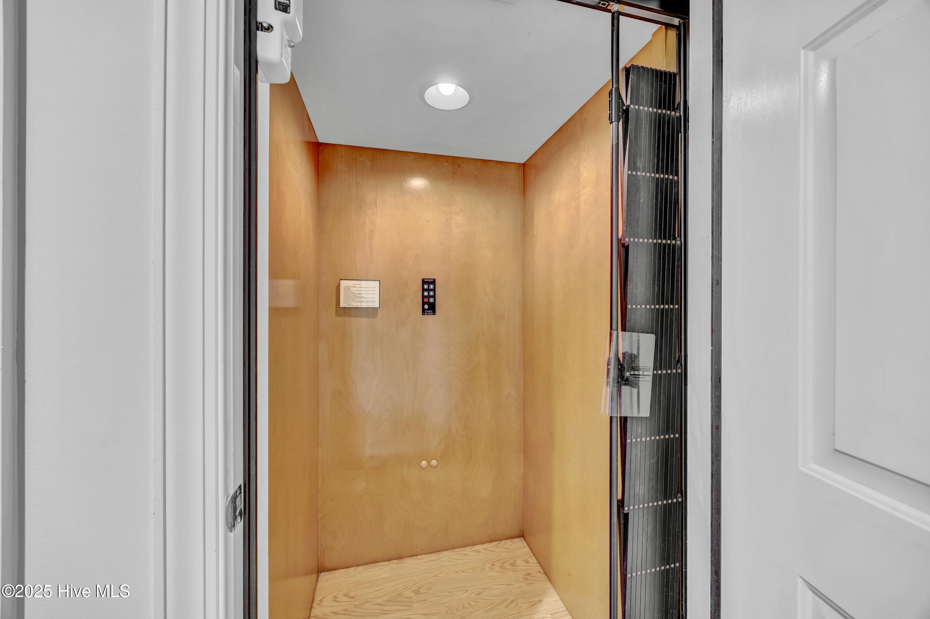 100523371 | Photo 25