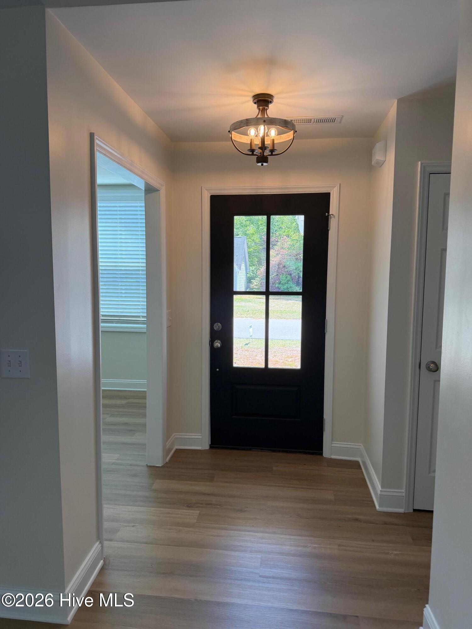 100568177 | Photo 30