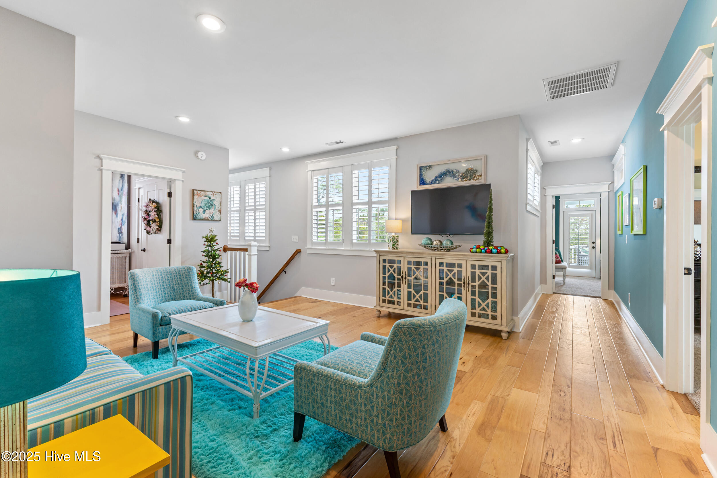 100543179 | Photo 38