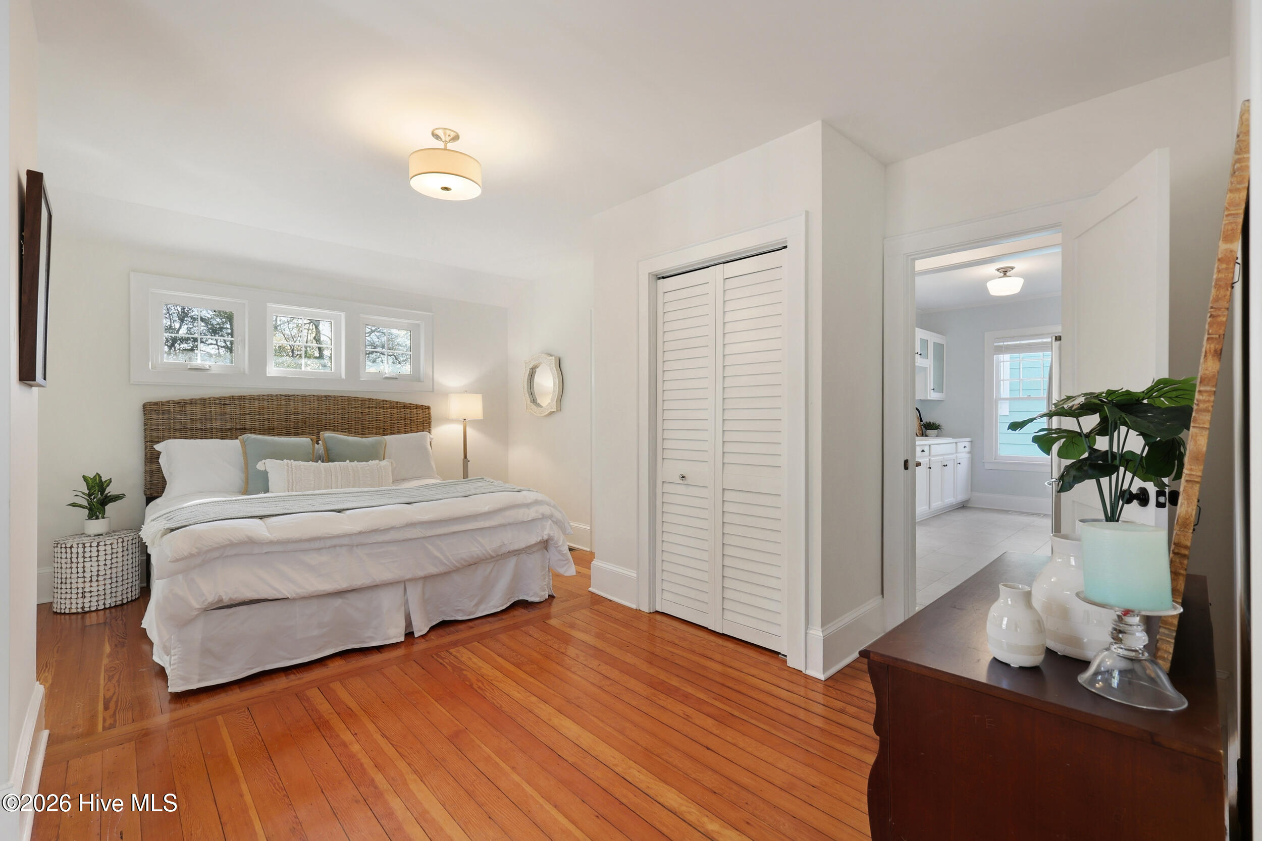 100562398 | Photo 17