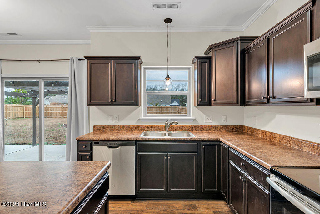 100565777 | Photo 12