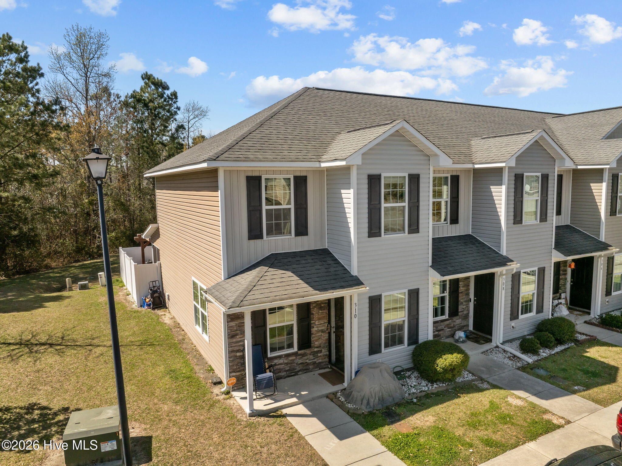 100564313 | Photo 33