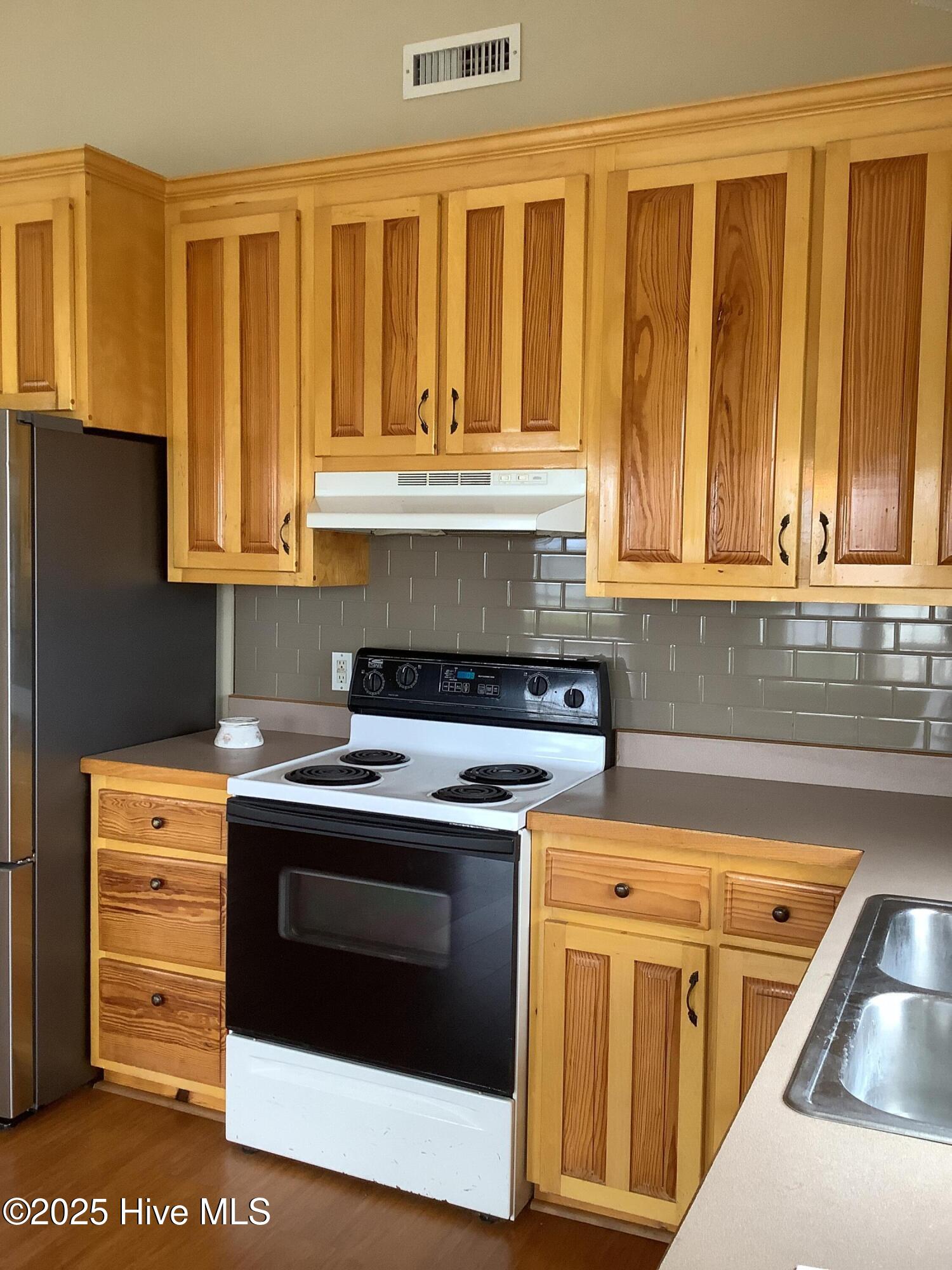 100530094 | Photo 35