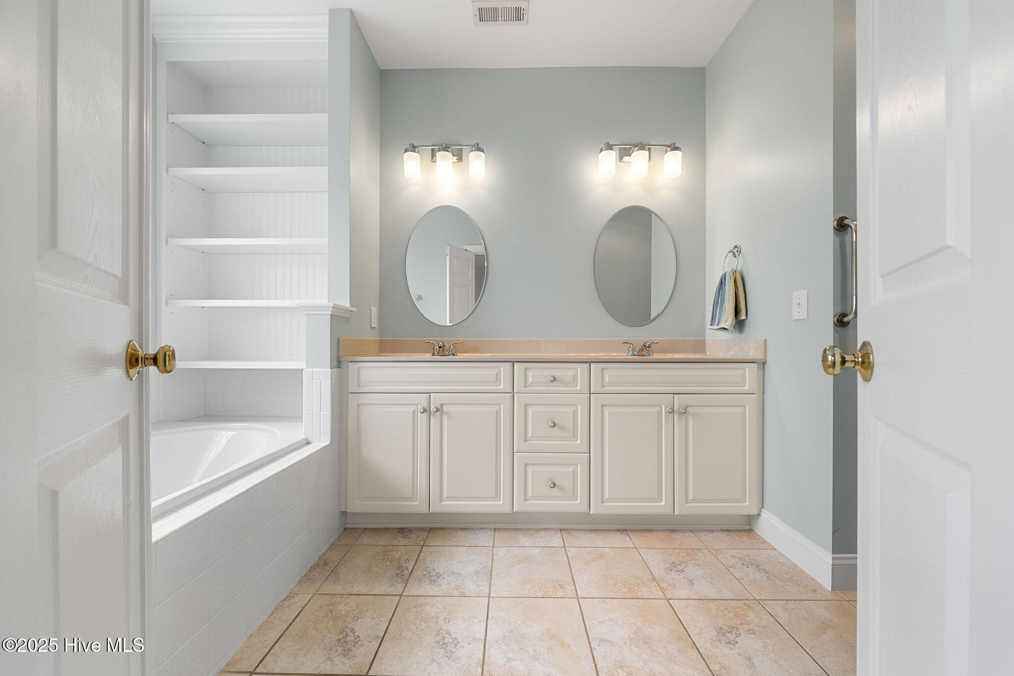 100524928 | Photo 25