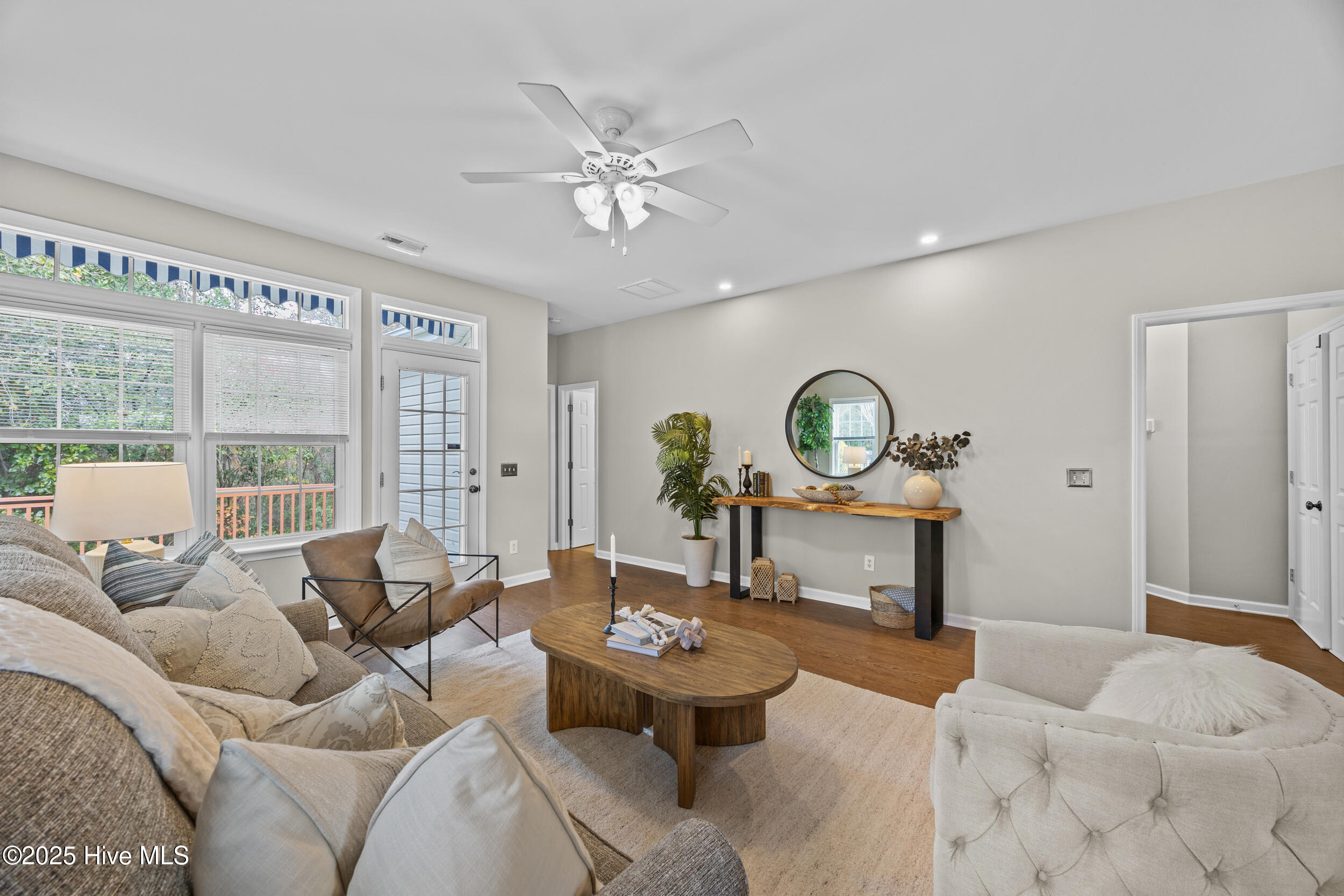 100536909 | Photo 15