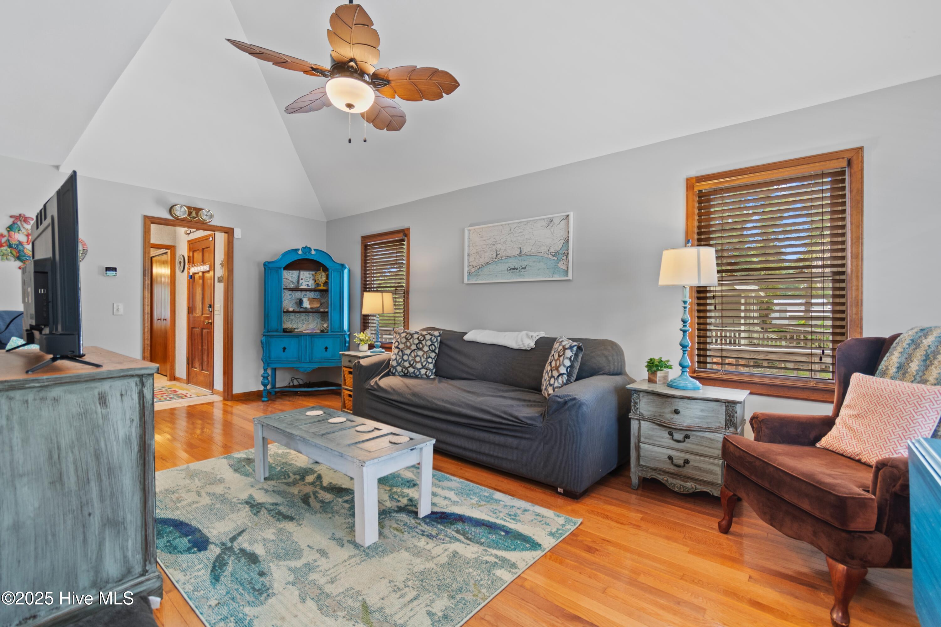 100530130 | Photo 16