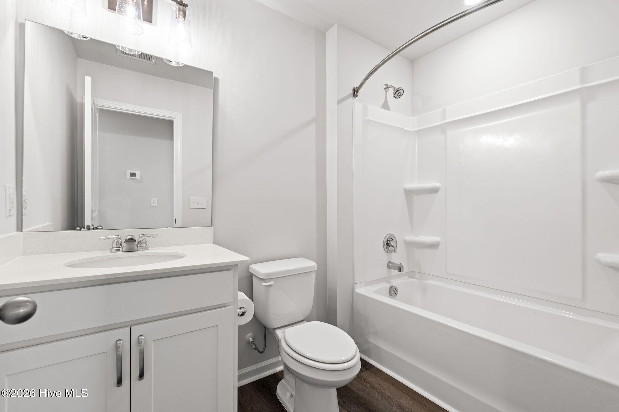 100567065 | Photo 35