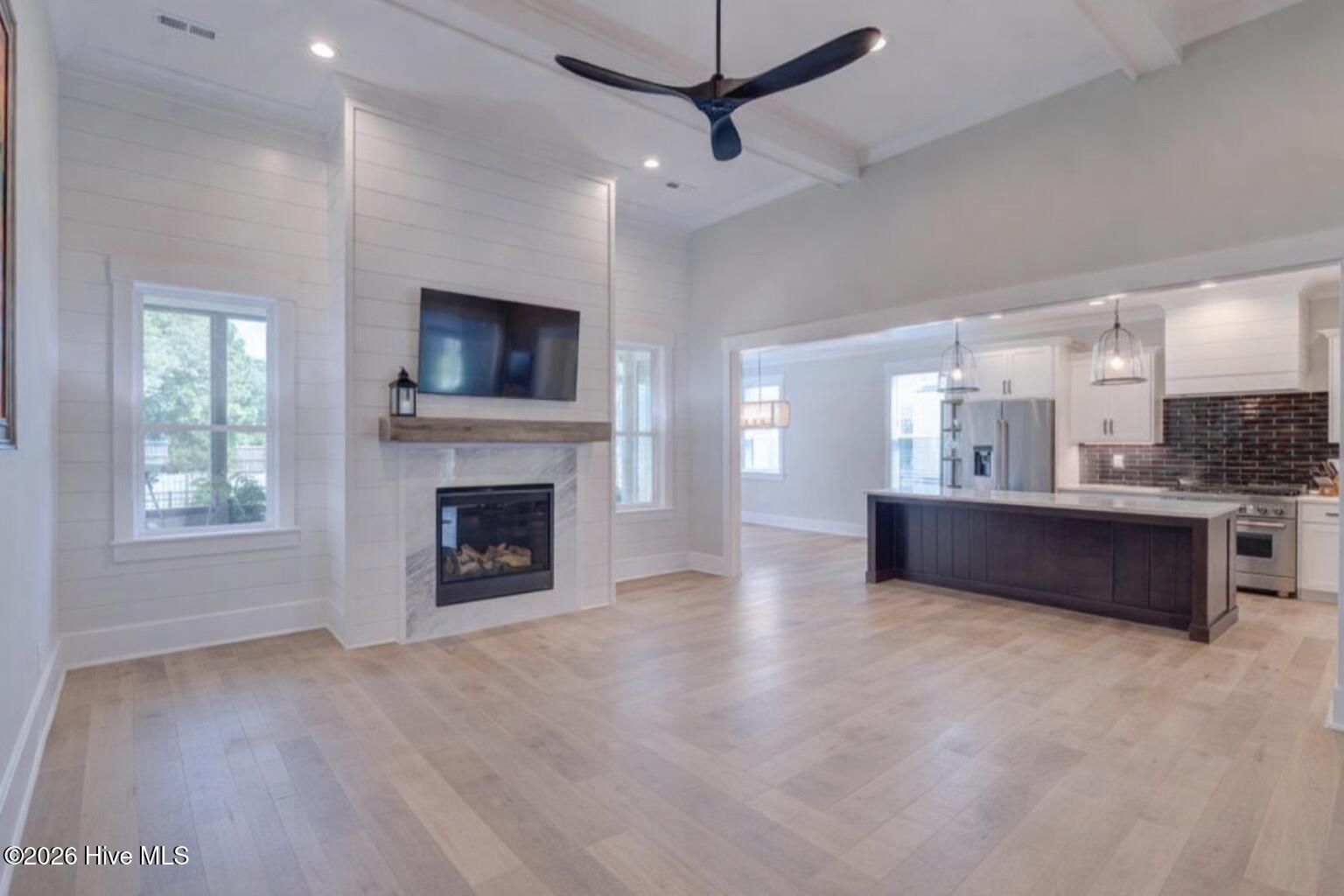 100531036 | Photo 14