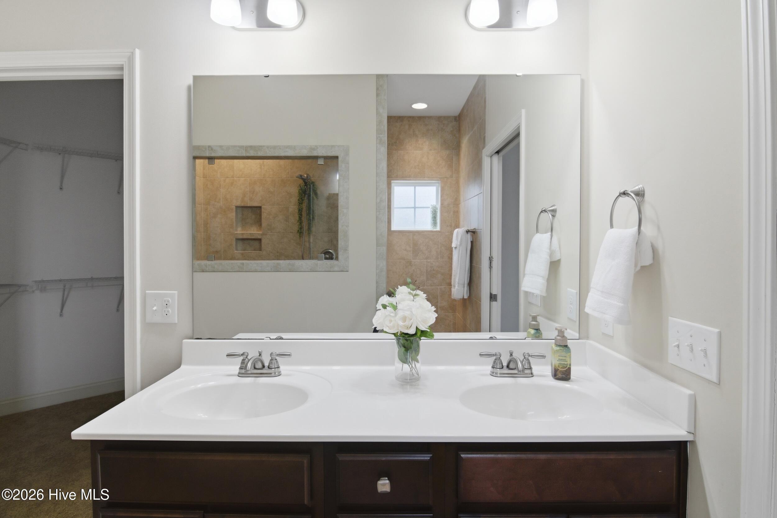 100556252 | Photo 29