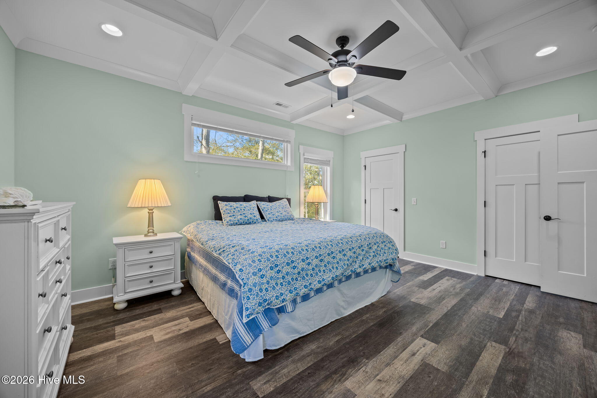 100548443 | Photo 36