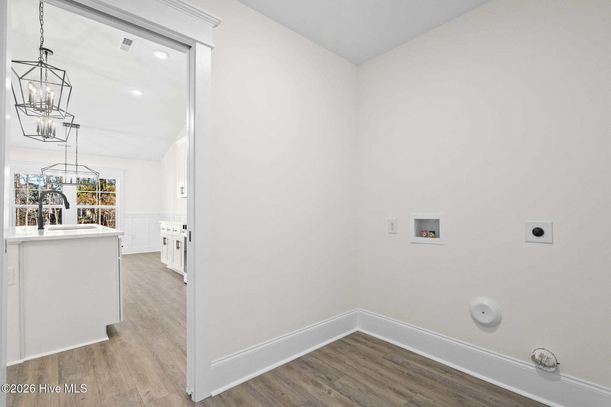 100552175 | Photo 40