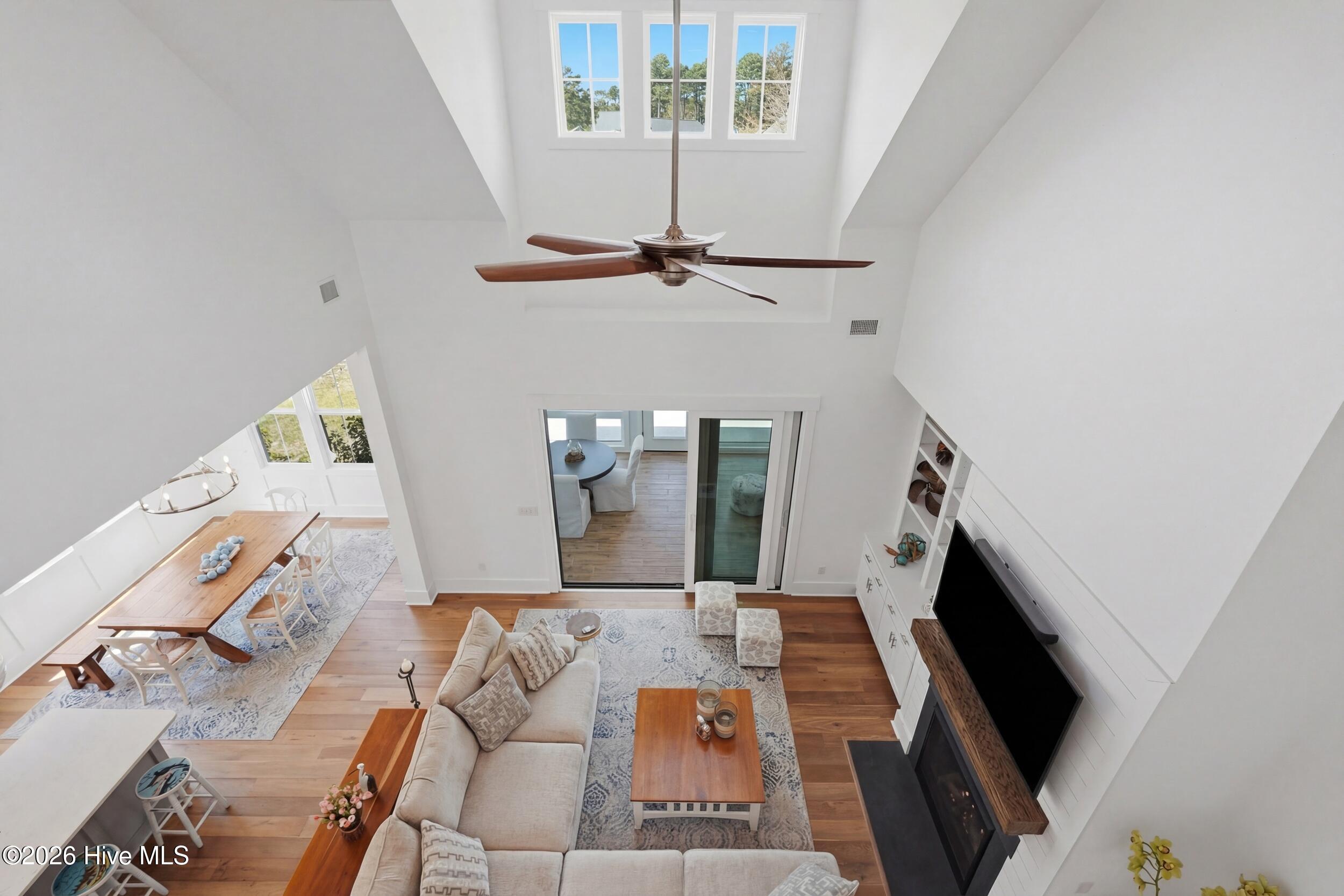 100563980 | Photo 56