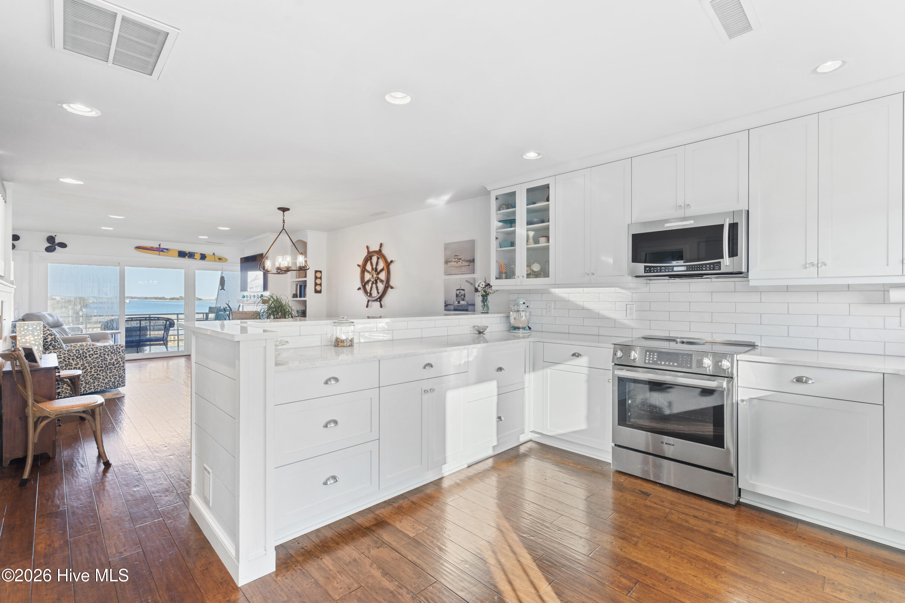 100553448 | Photo 14