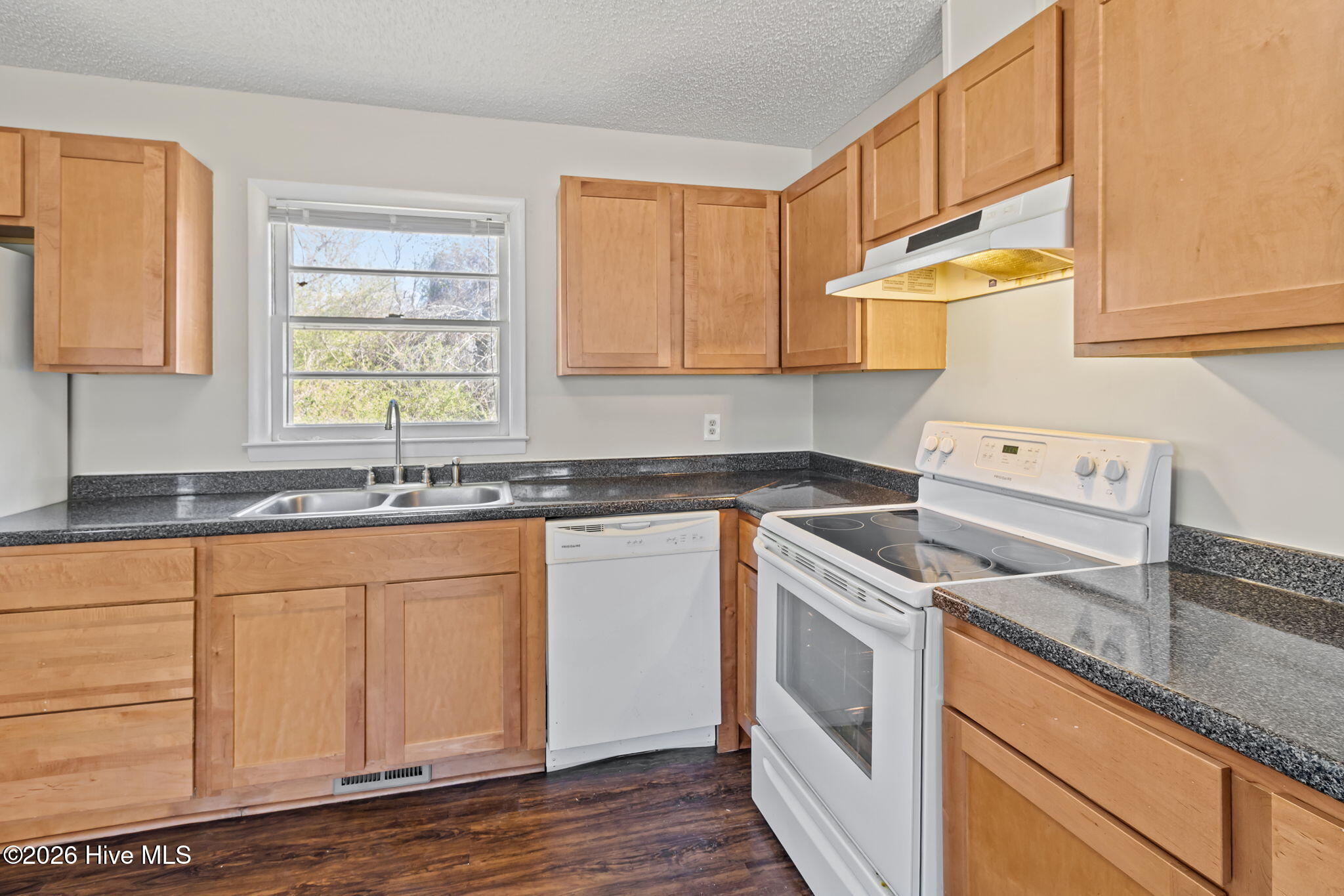 100561525 | Photo 12