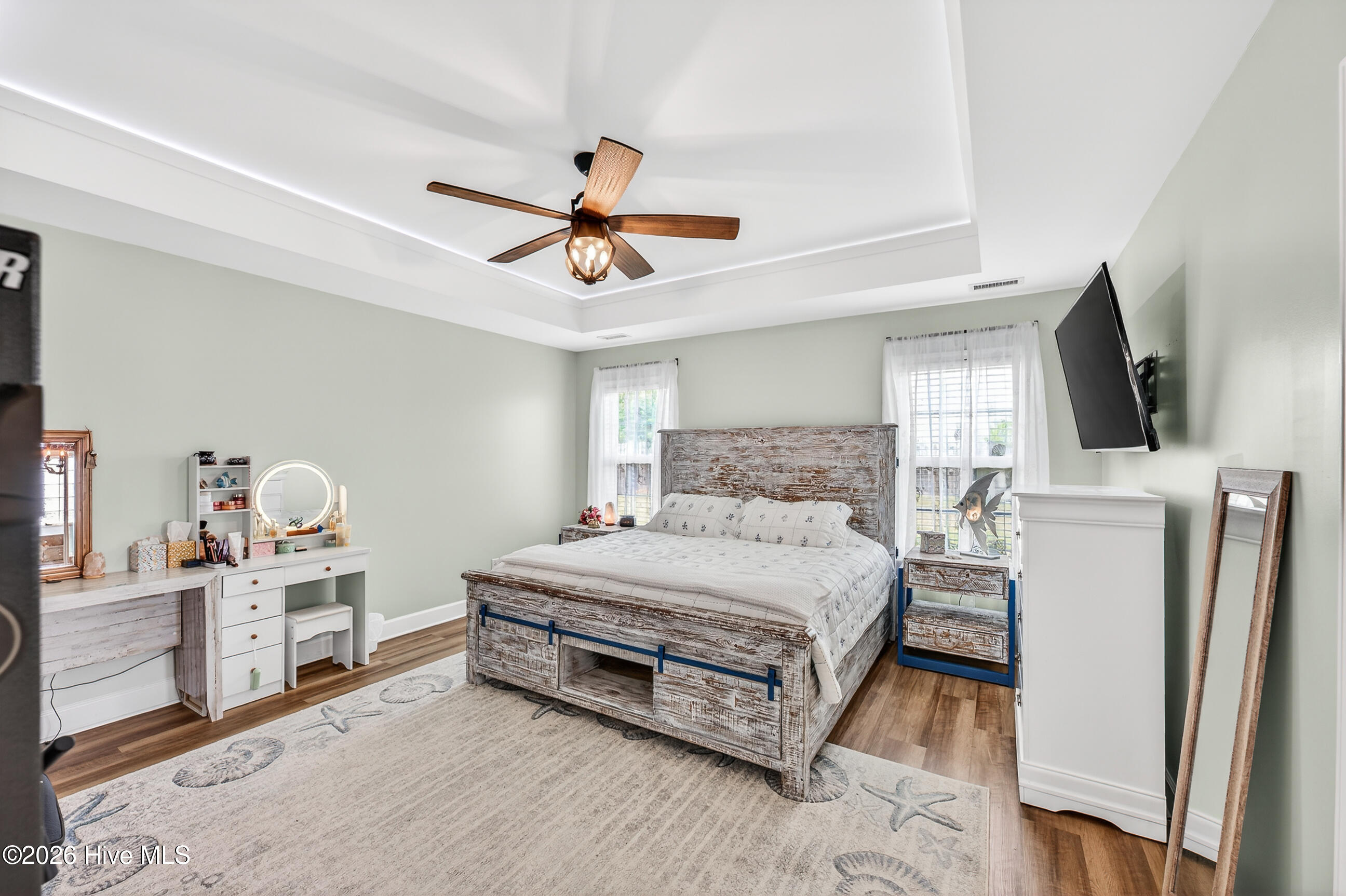 100567019 | Photo 24