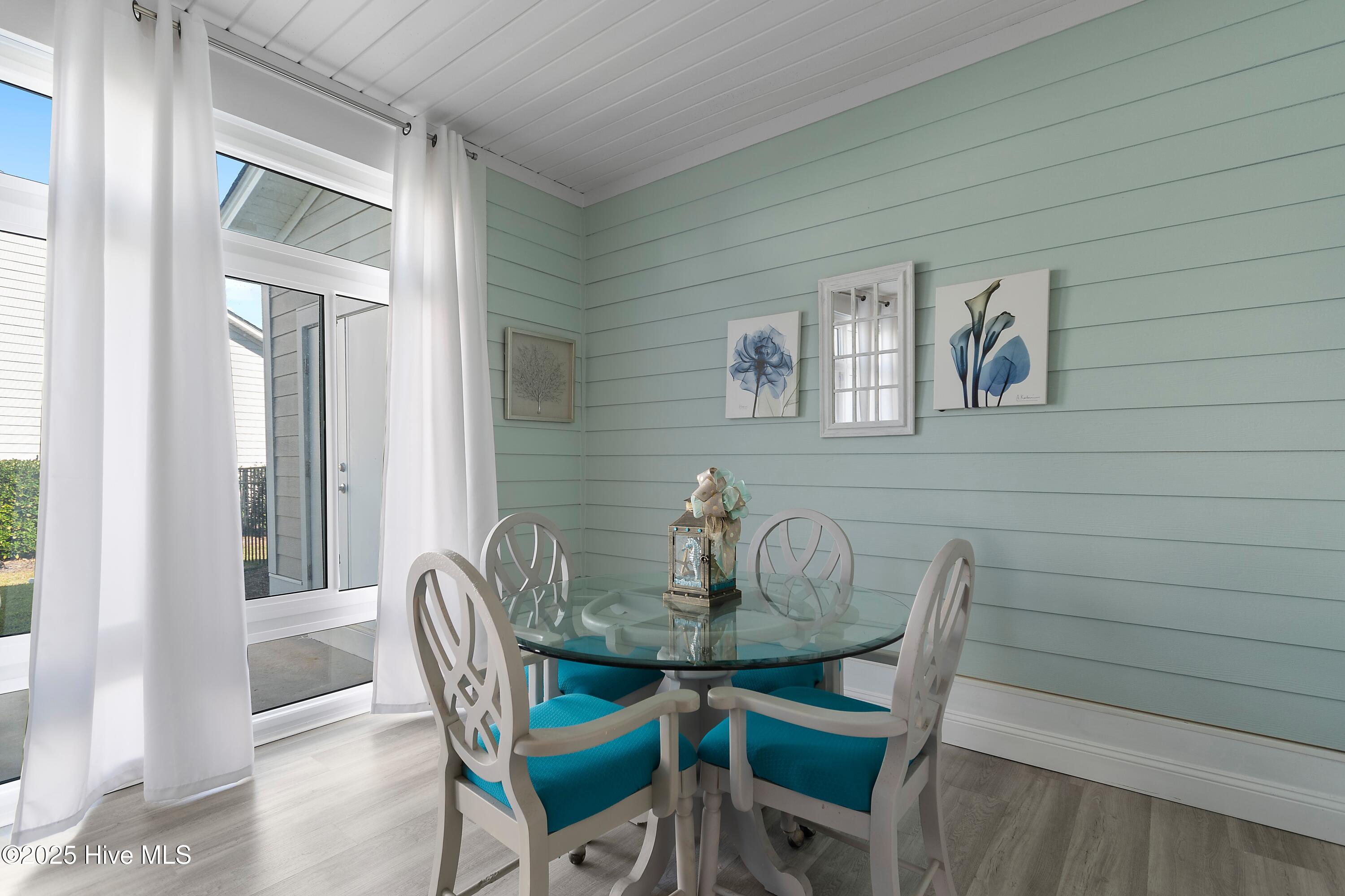 100537733 | Photo 37