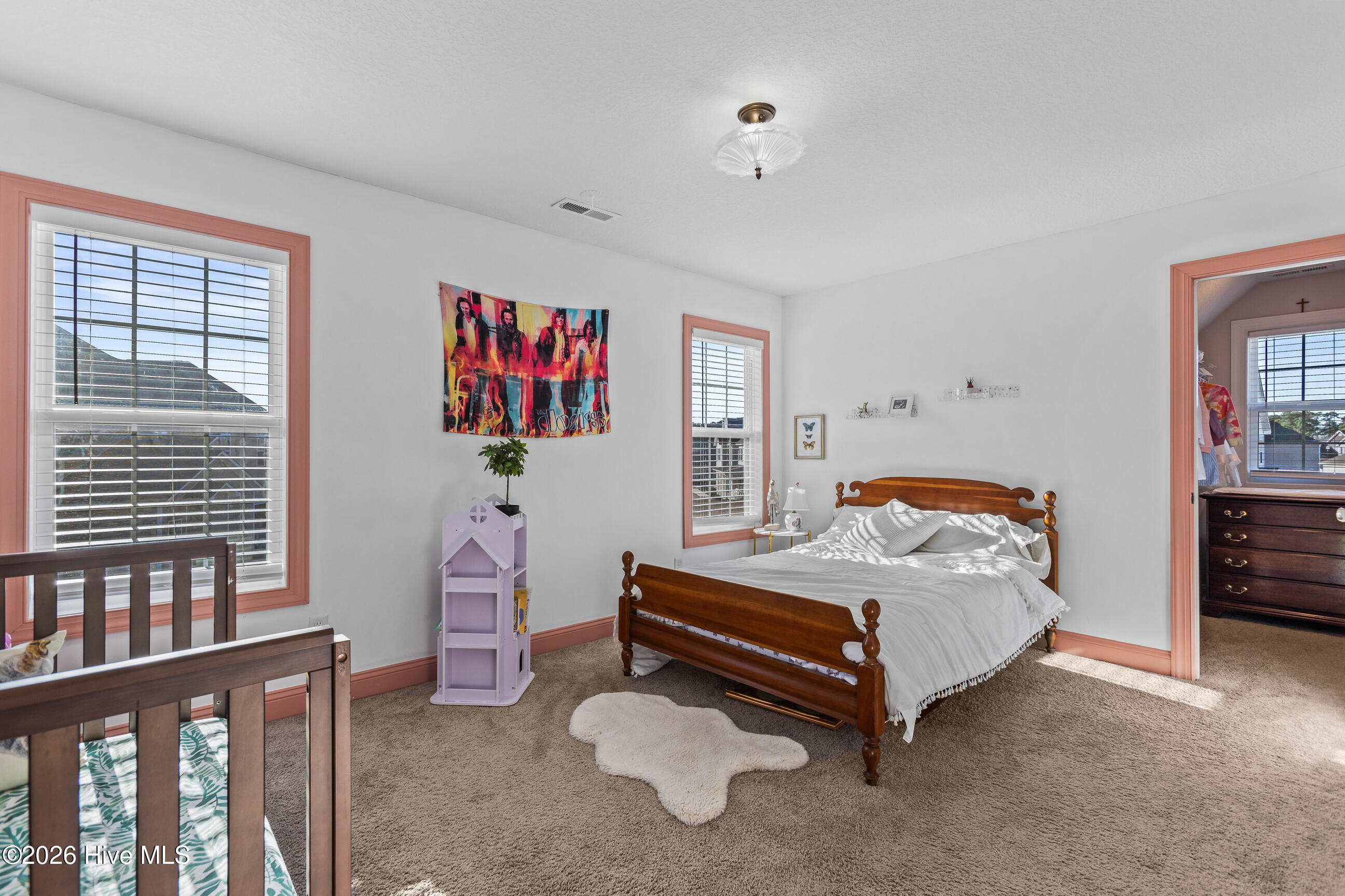 100561419 | Photo 30