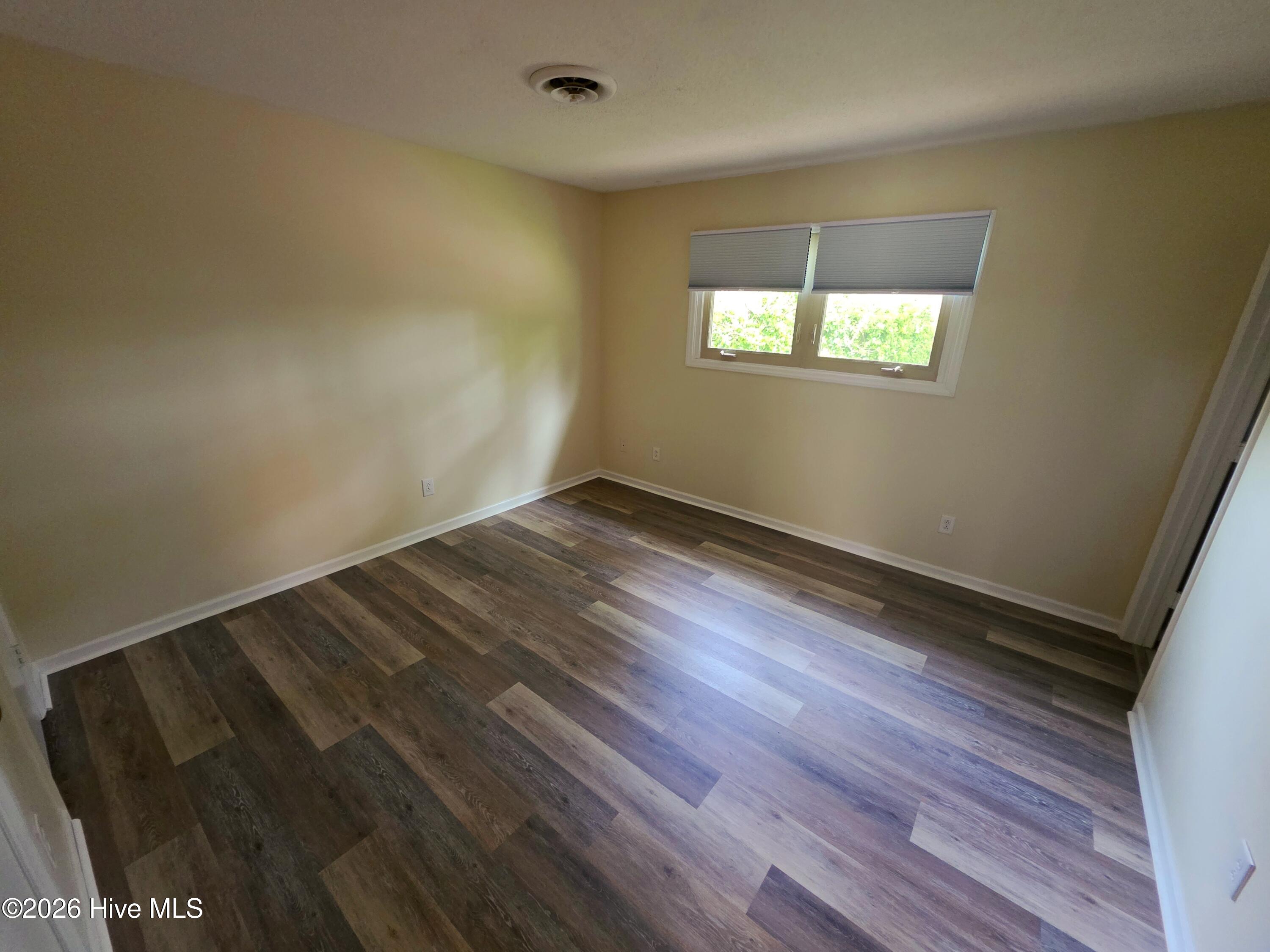 100567105 | Photo 11