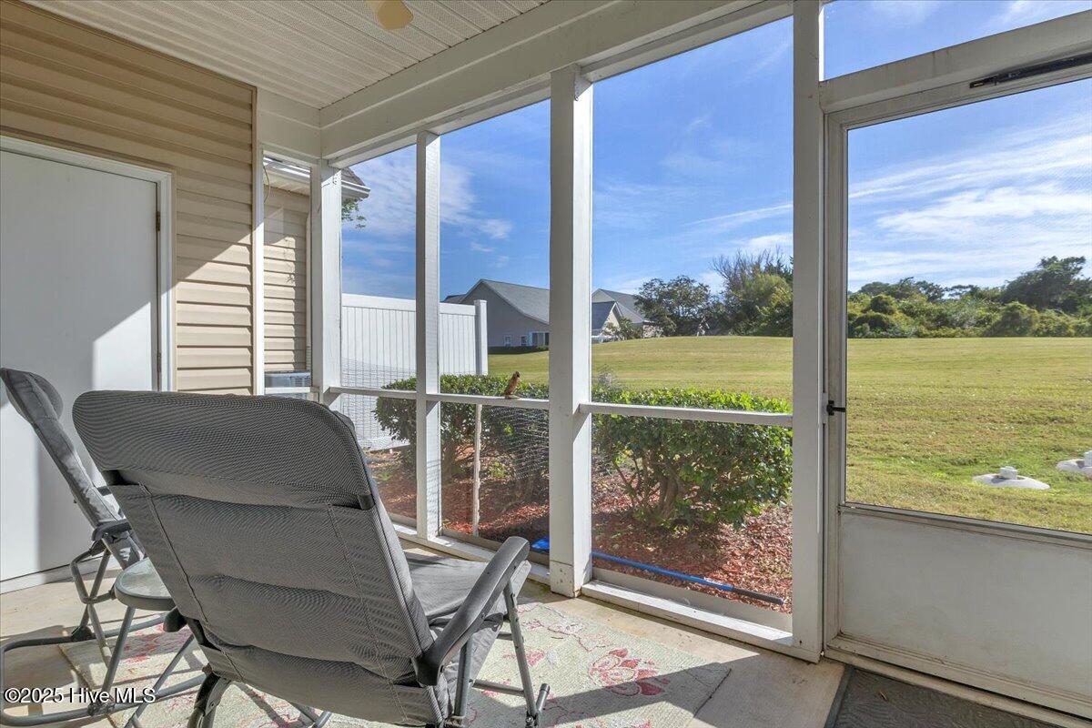 100532854 | Photo 14