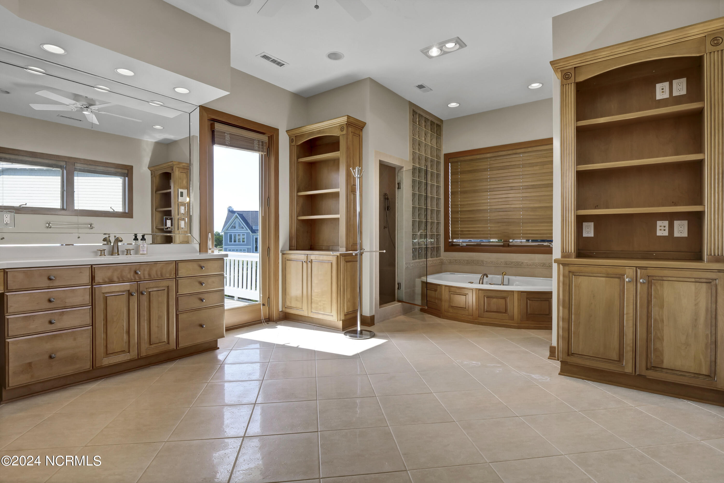 100492123 | Photo 14