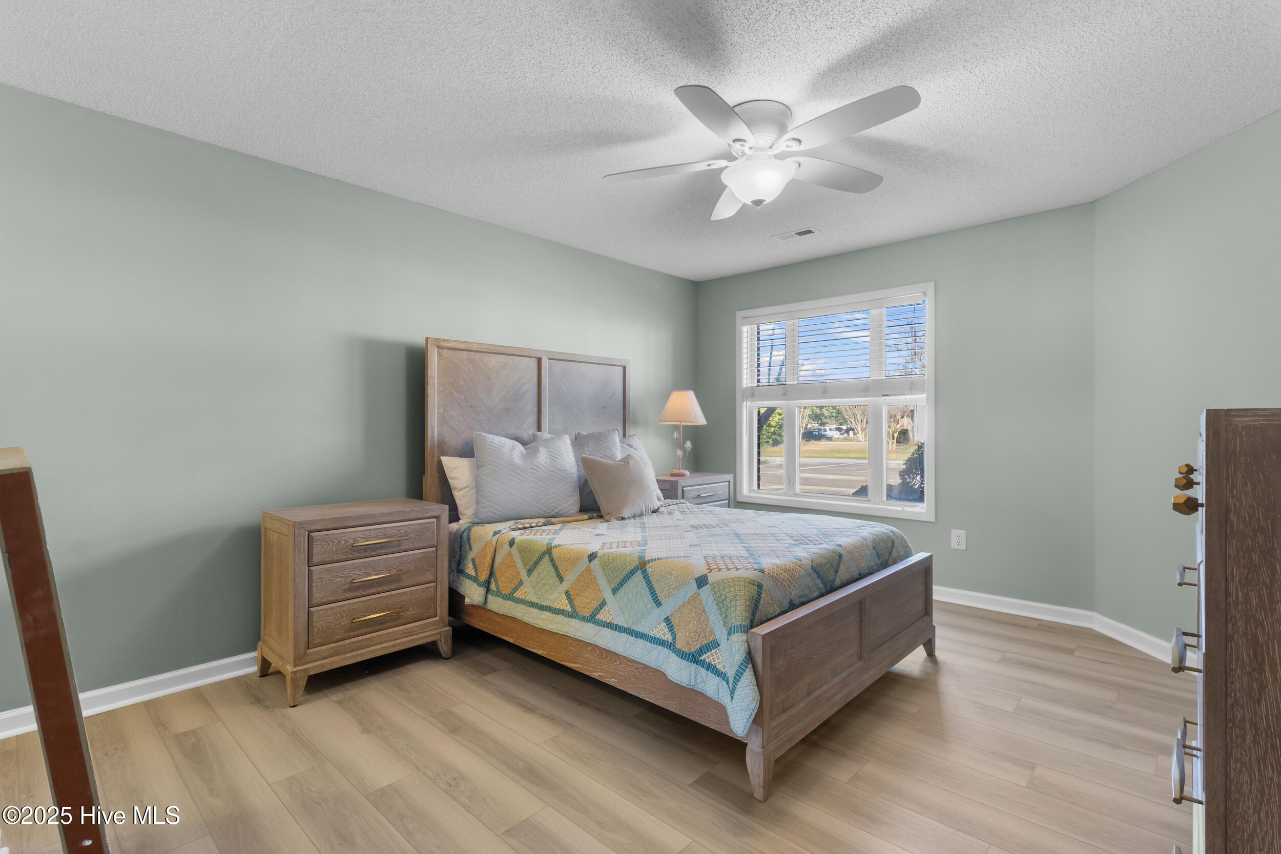 100557109 | Photo 15