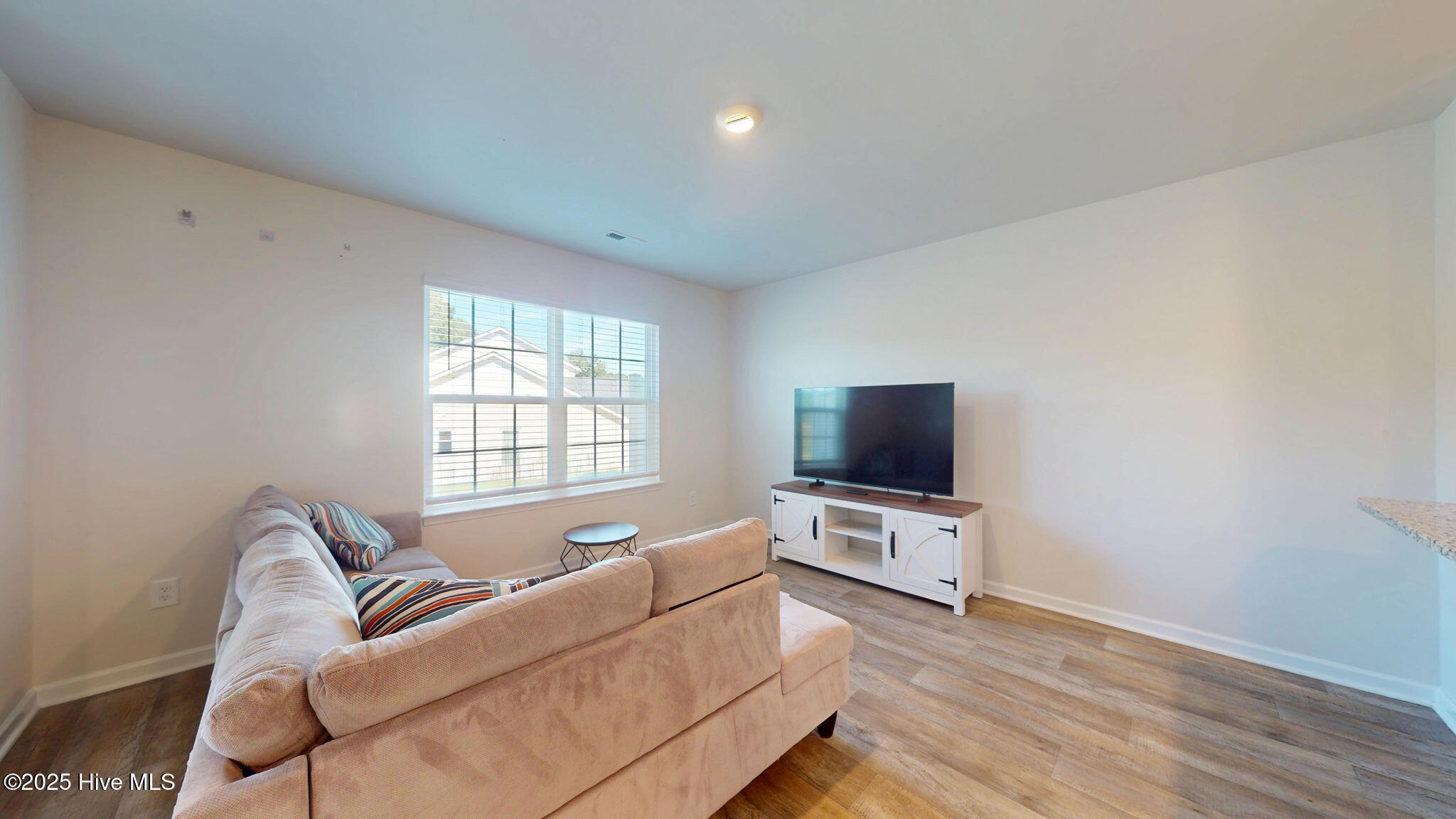 22-web-or-mls-3100-Tatlock-Wy-Unit-D-Gre