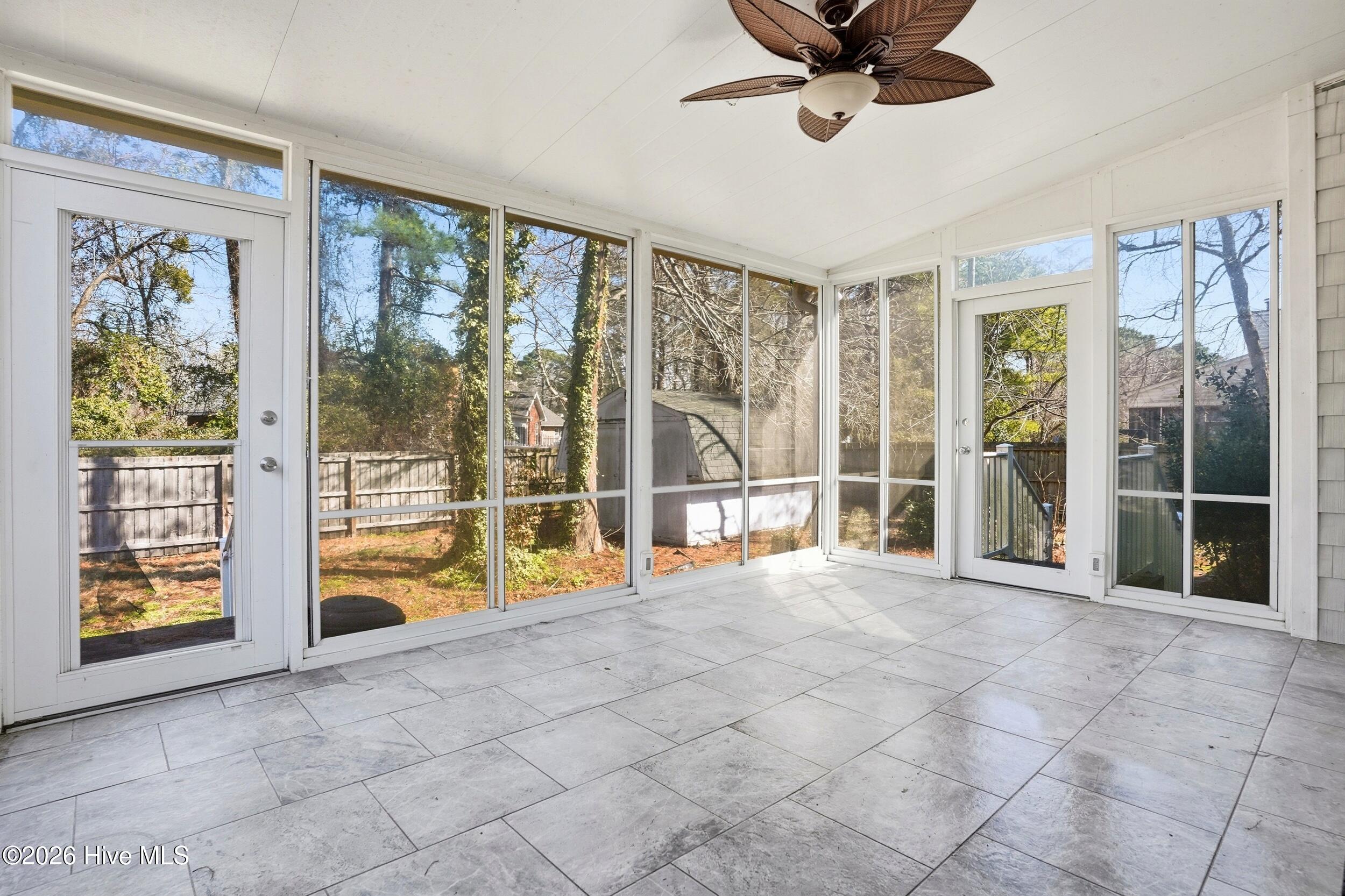 100553859 | Photo 33