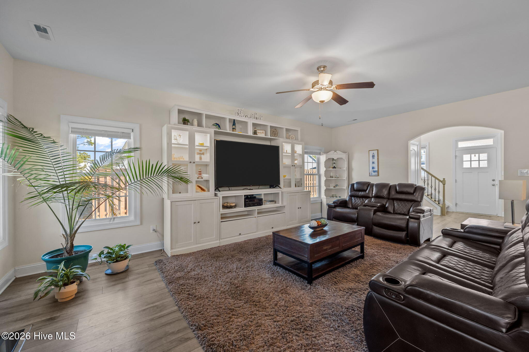 100554000 | Photo 12