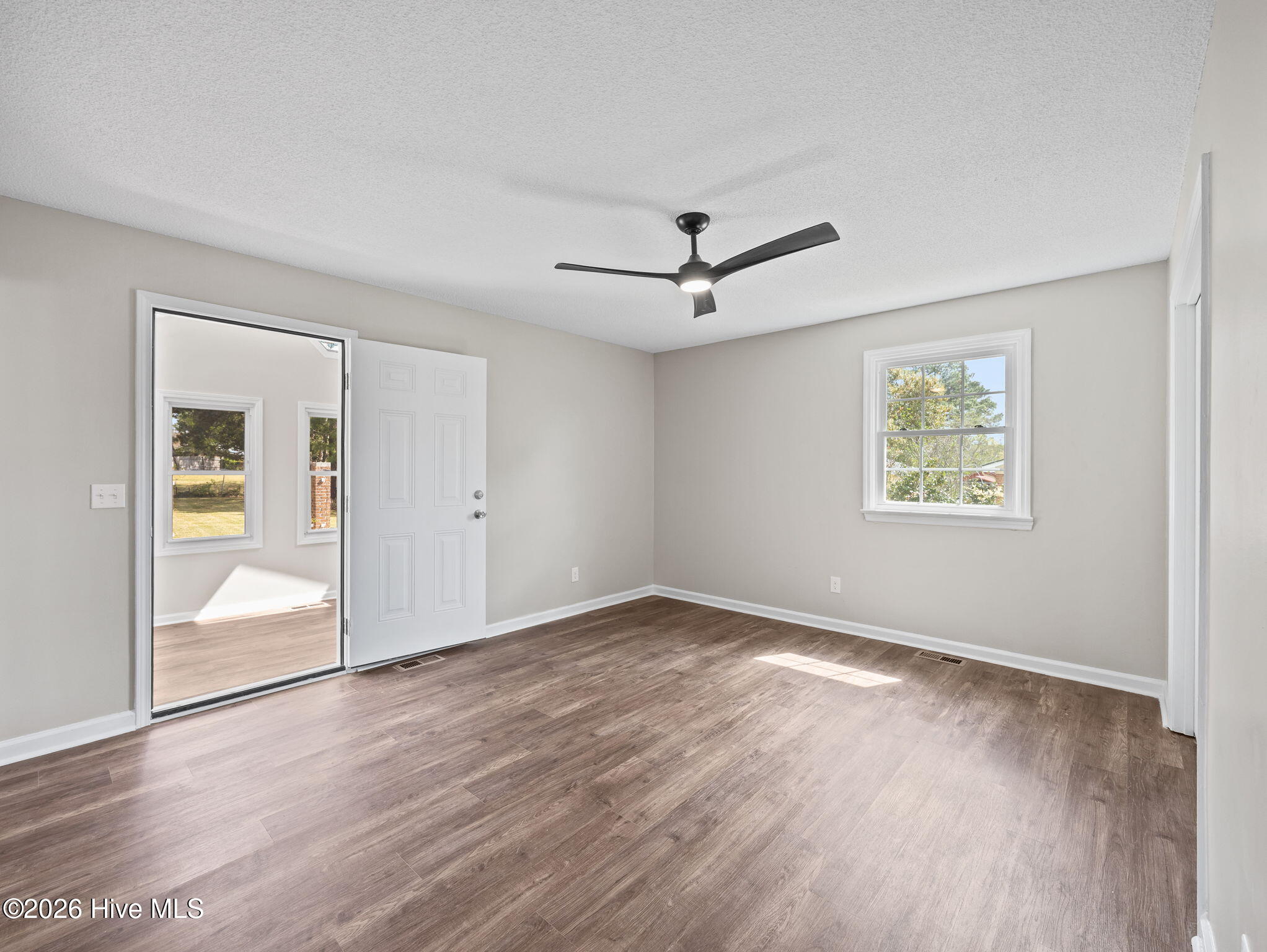 100564387 | Photo 31