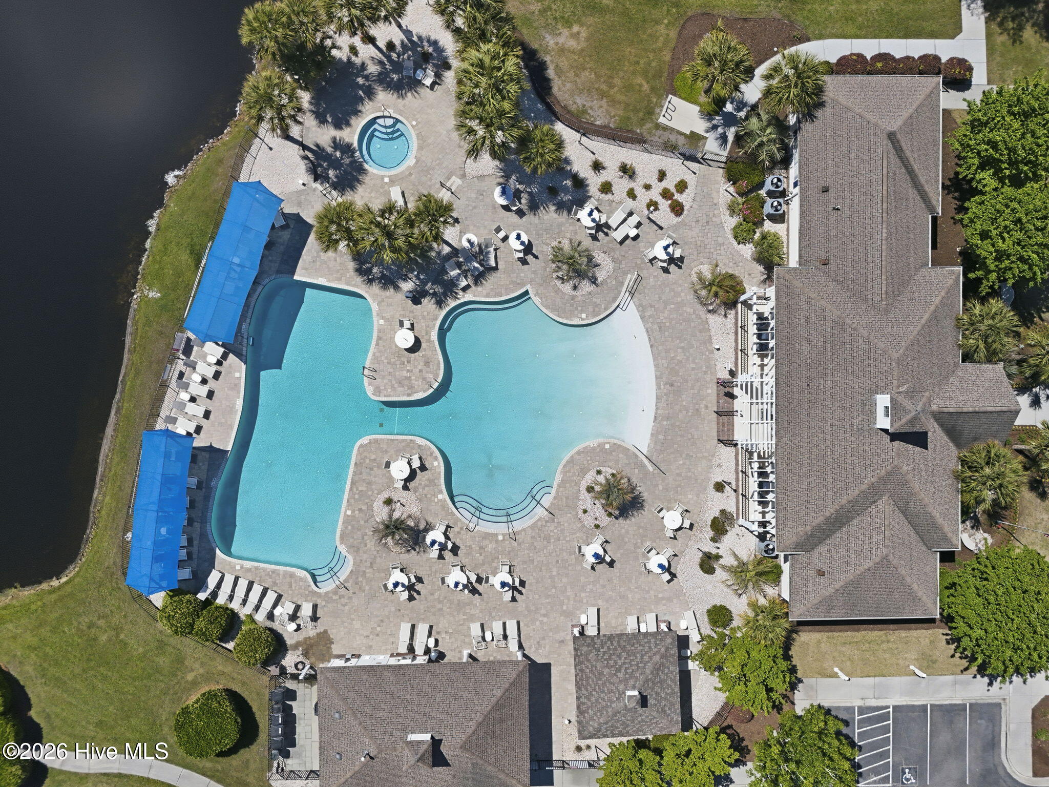 100569052 | Photo 40