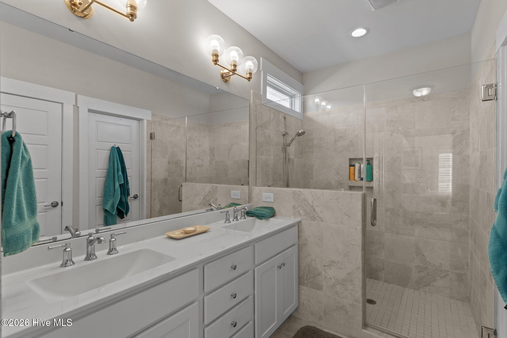 100552868 | Photo 28