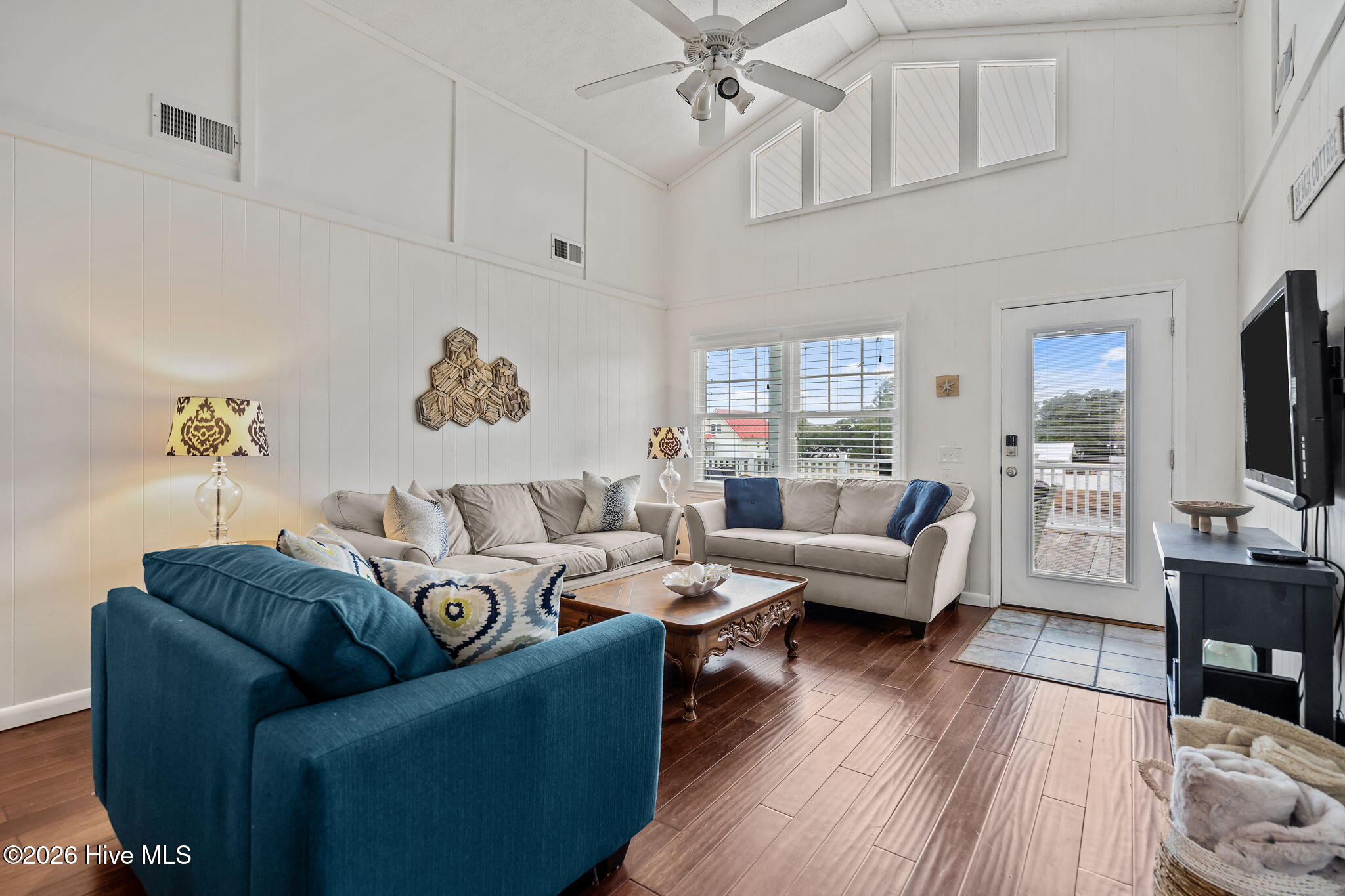 100543033 | Photo 10