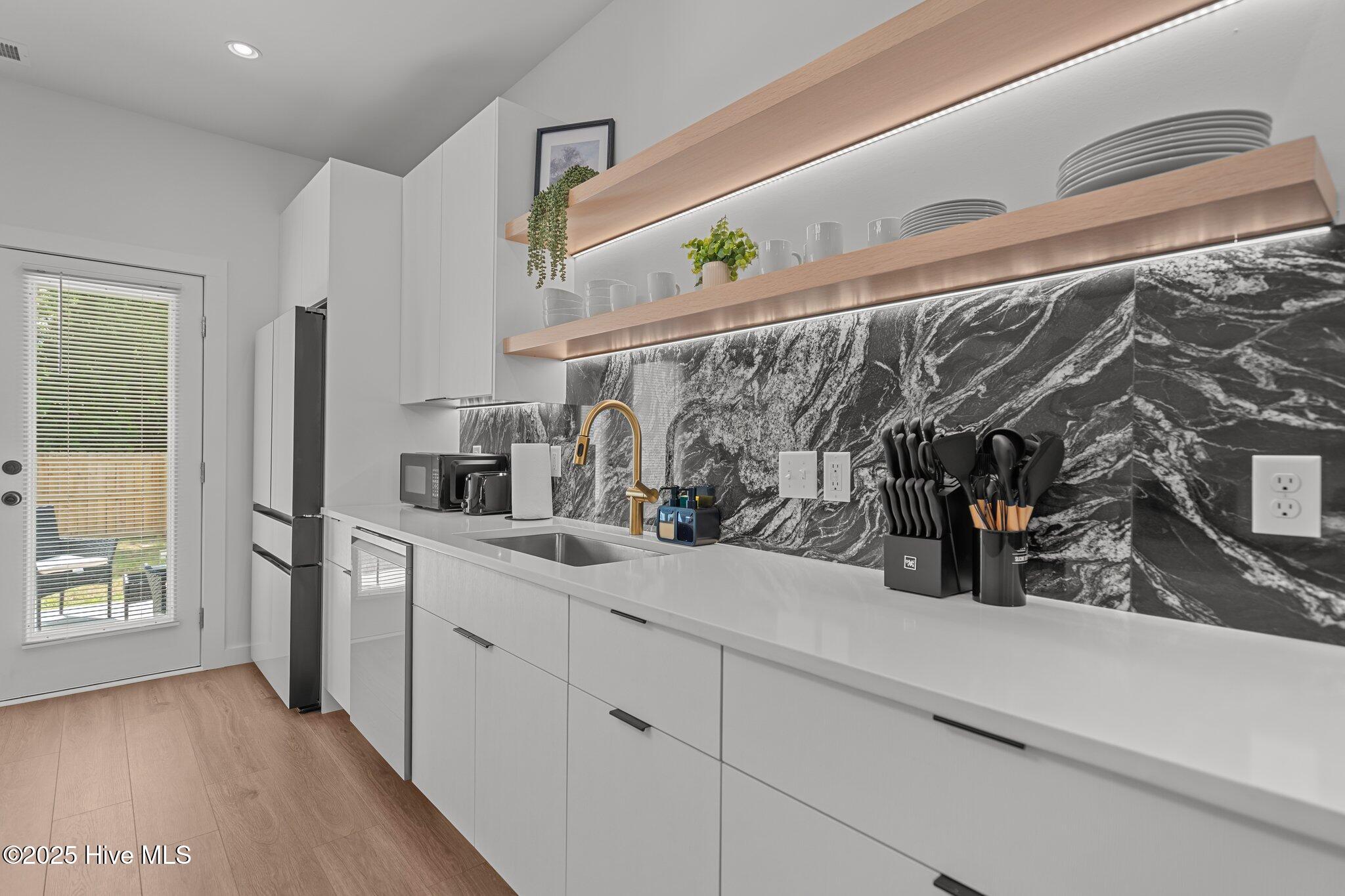 100536872 | Photo 18