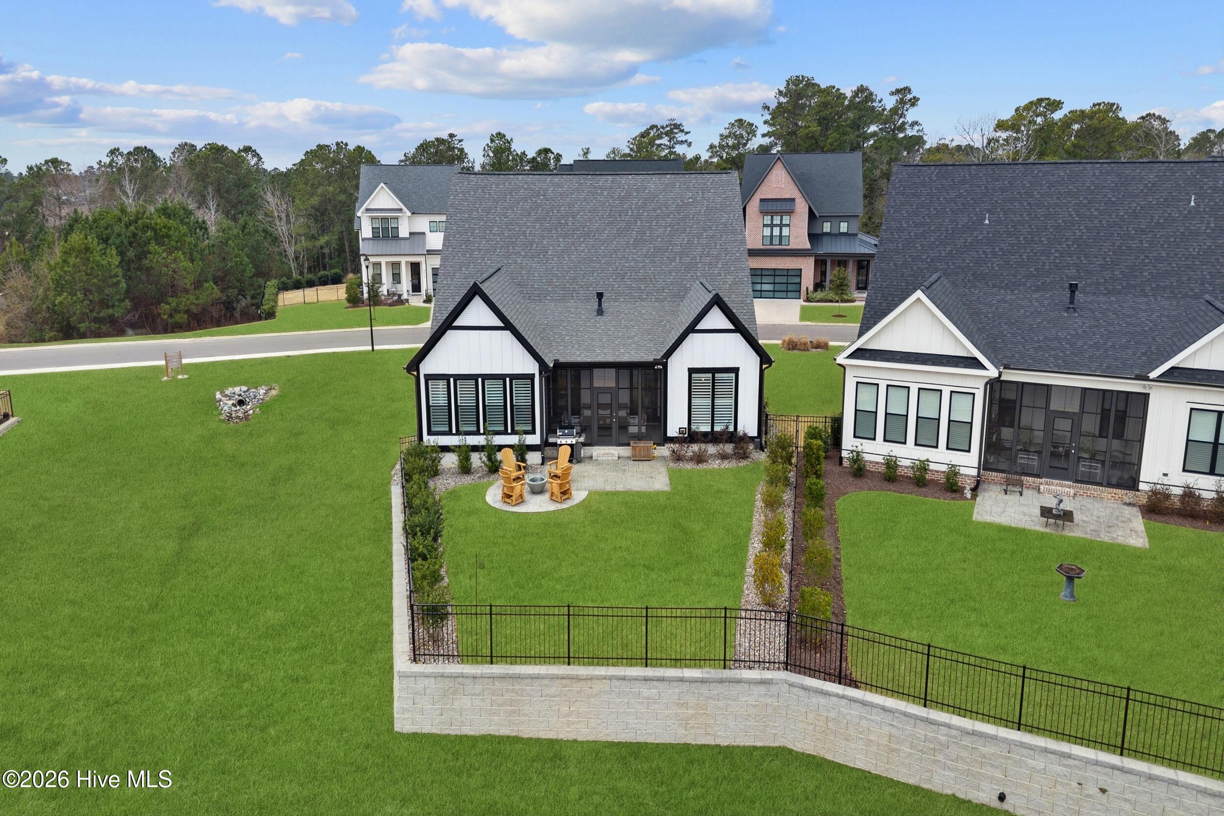 100551729 | Photo 50