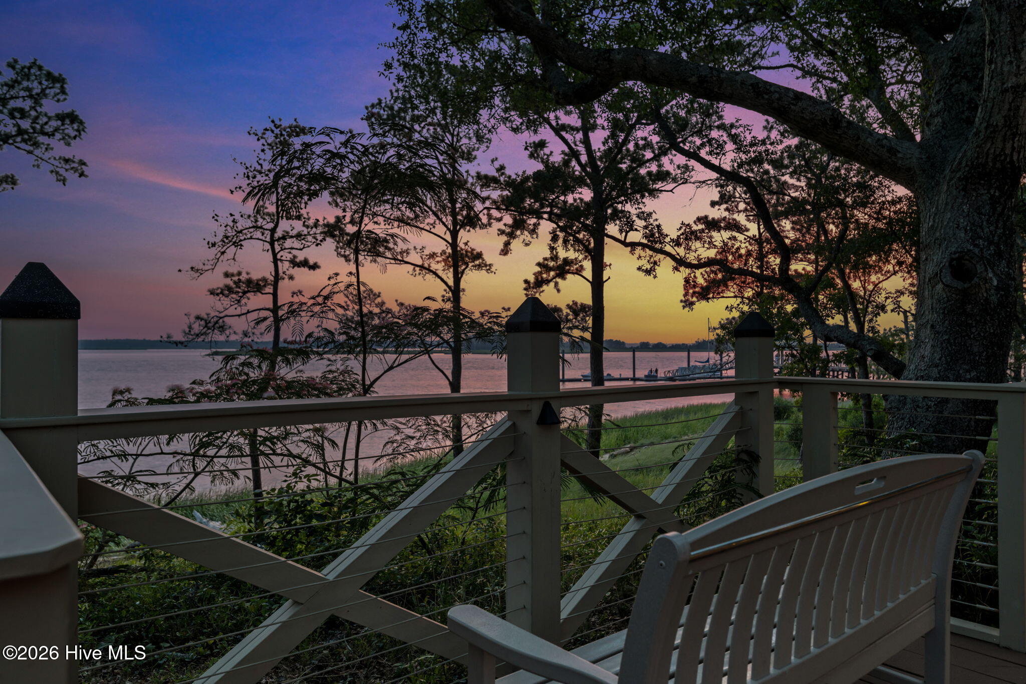 100569190 | Photo 99