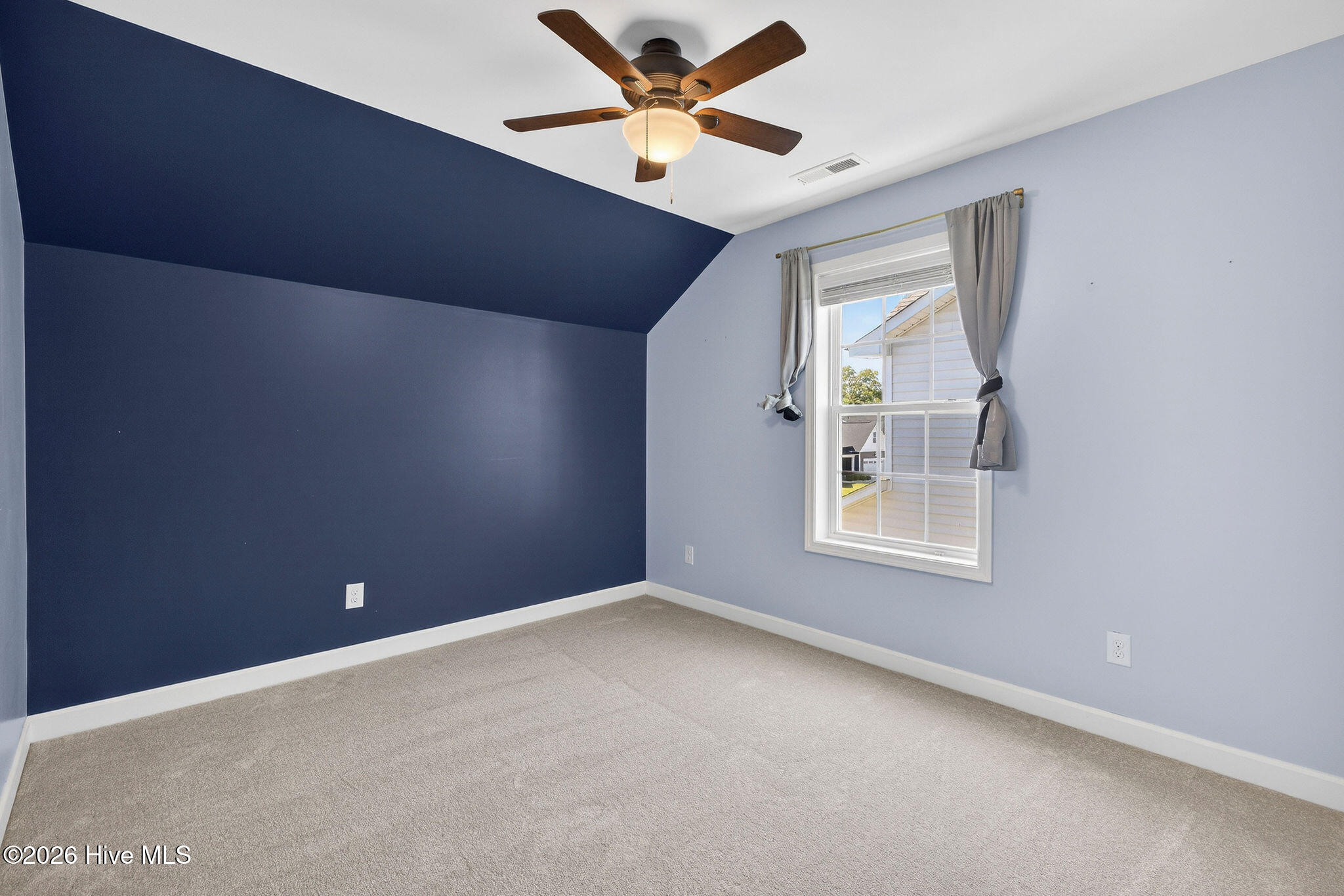 100564802 | Photo 34