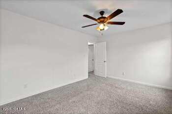 100548839 | Photo 32