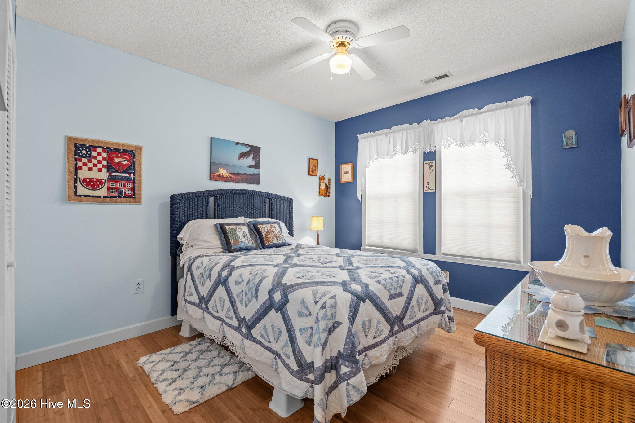 100568213 | Photo 30