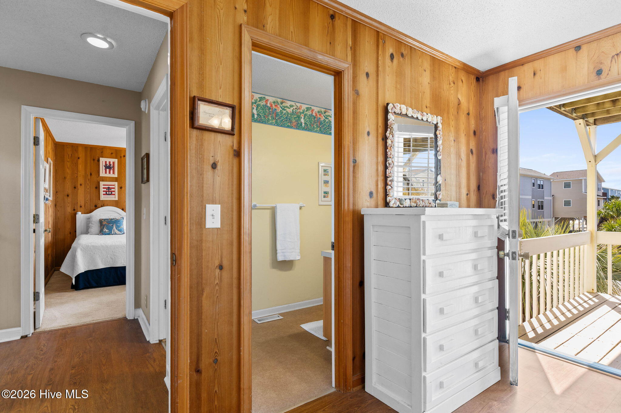 100566537 | Photo 28