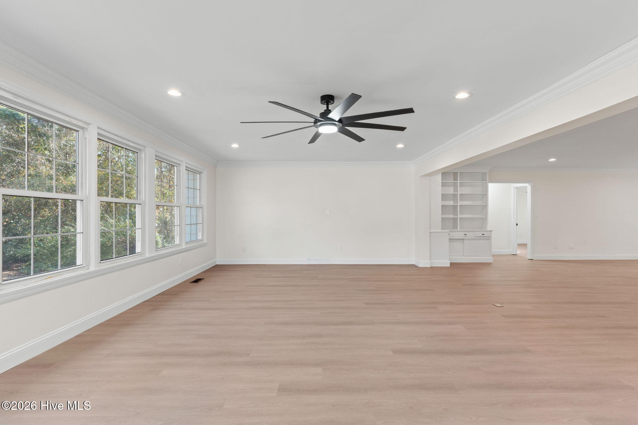 100548429 | Photo 25